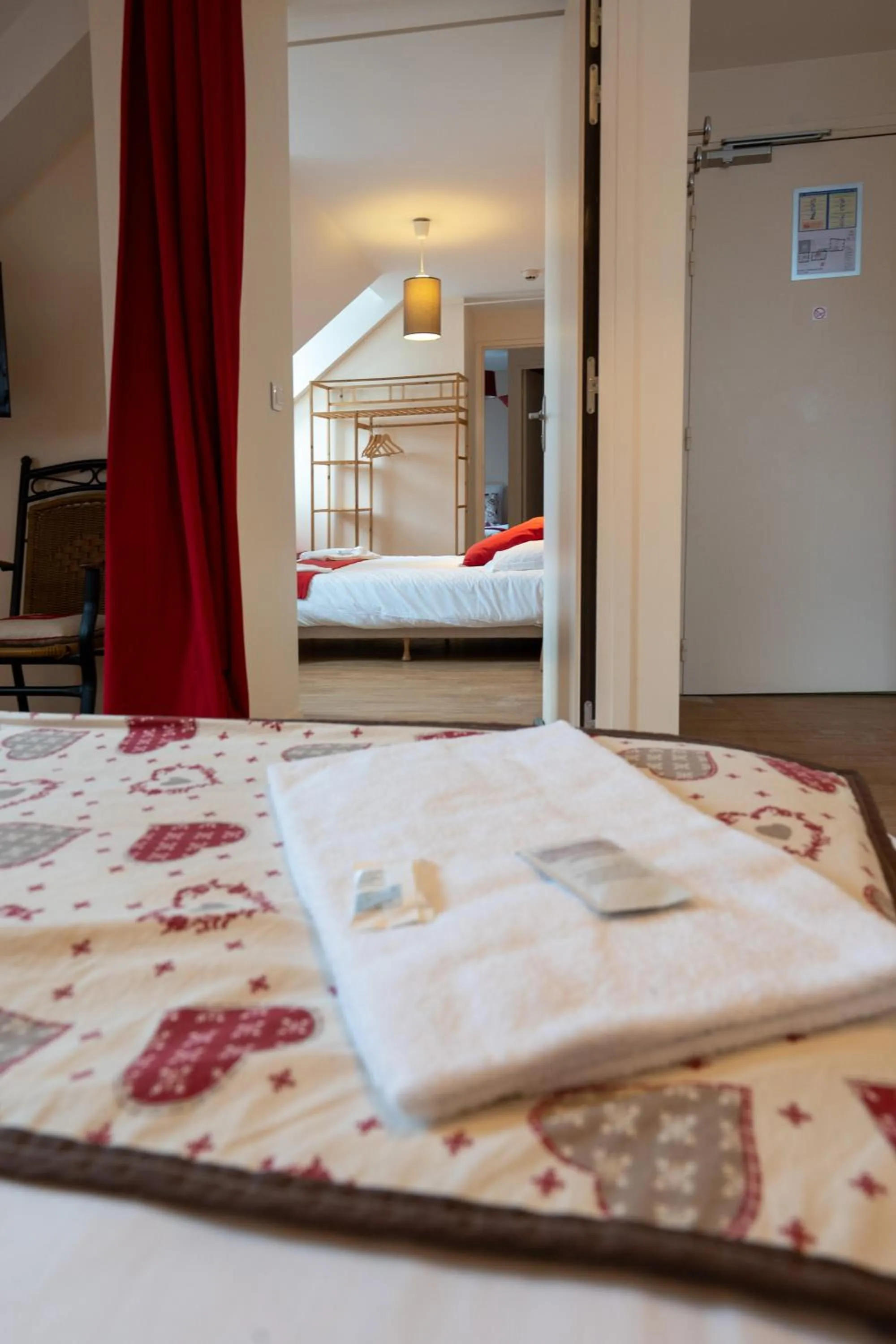 Bedroom, Bed in Le Genève