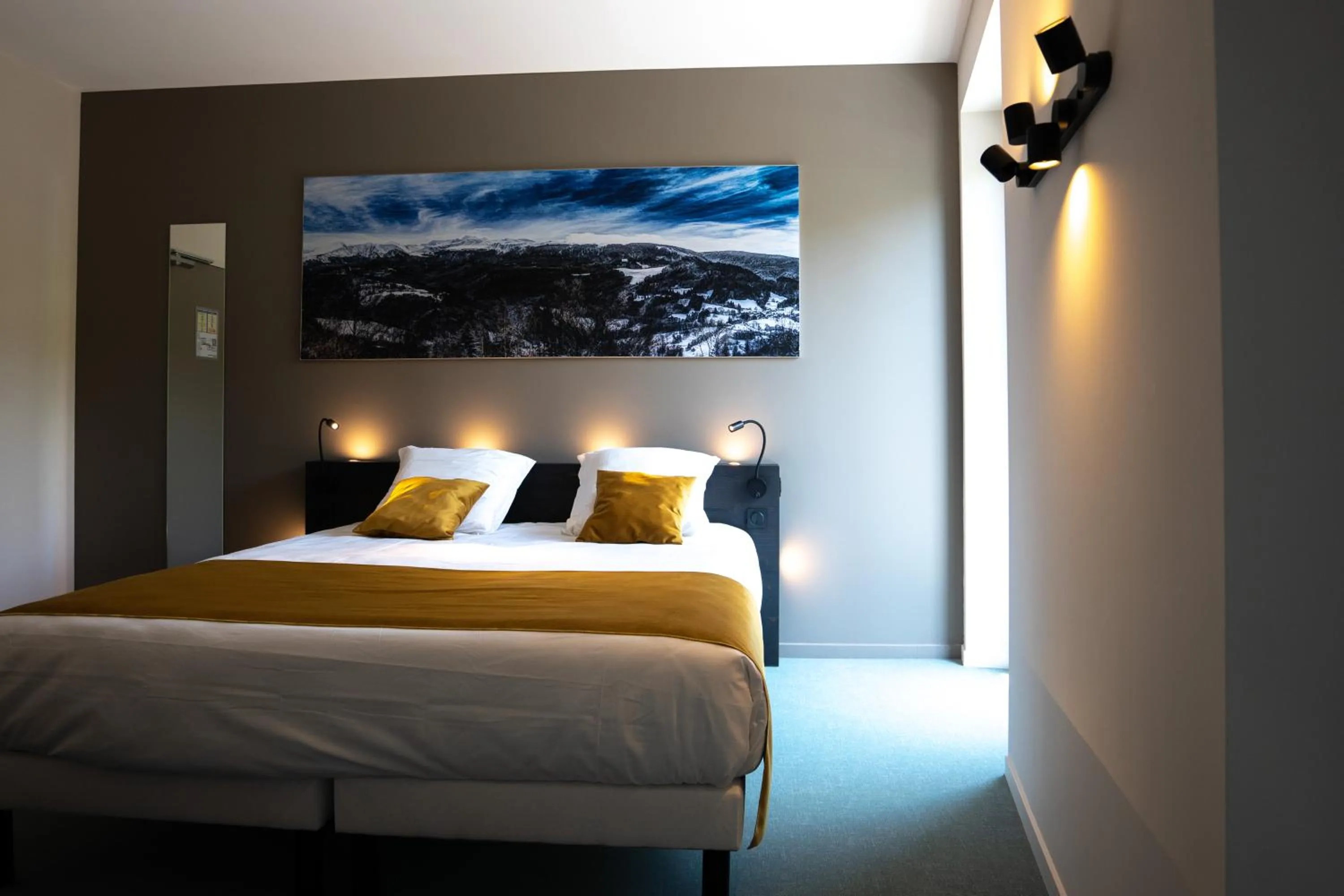 Bedroom, Bed in Le Genève