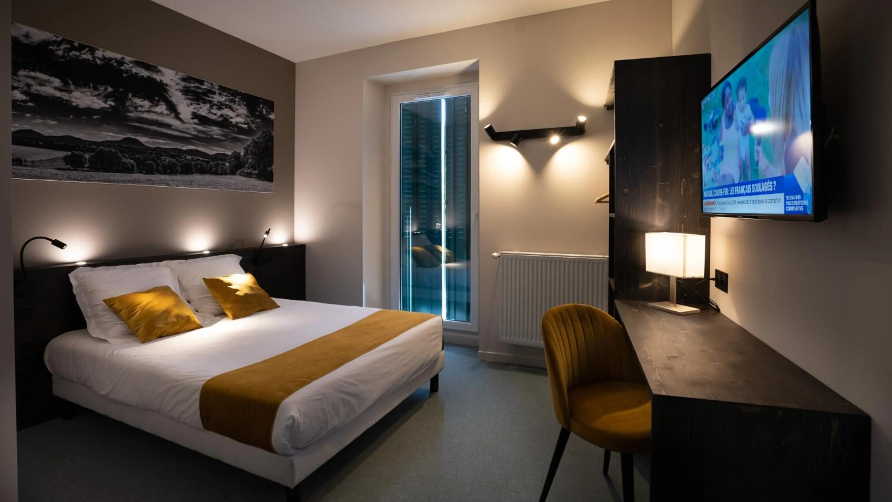 Bedroom, Bed in Le Genève