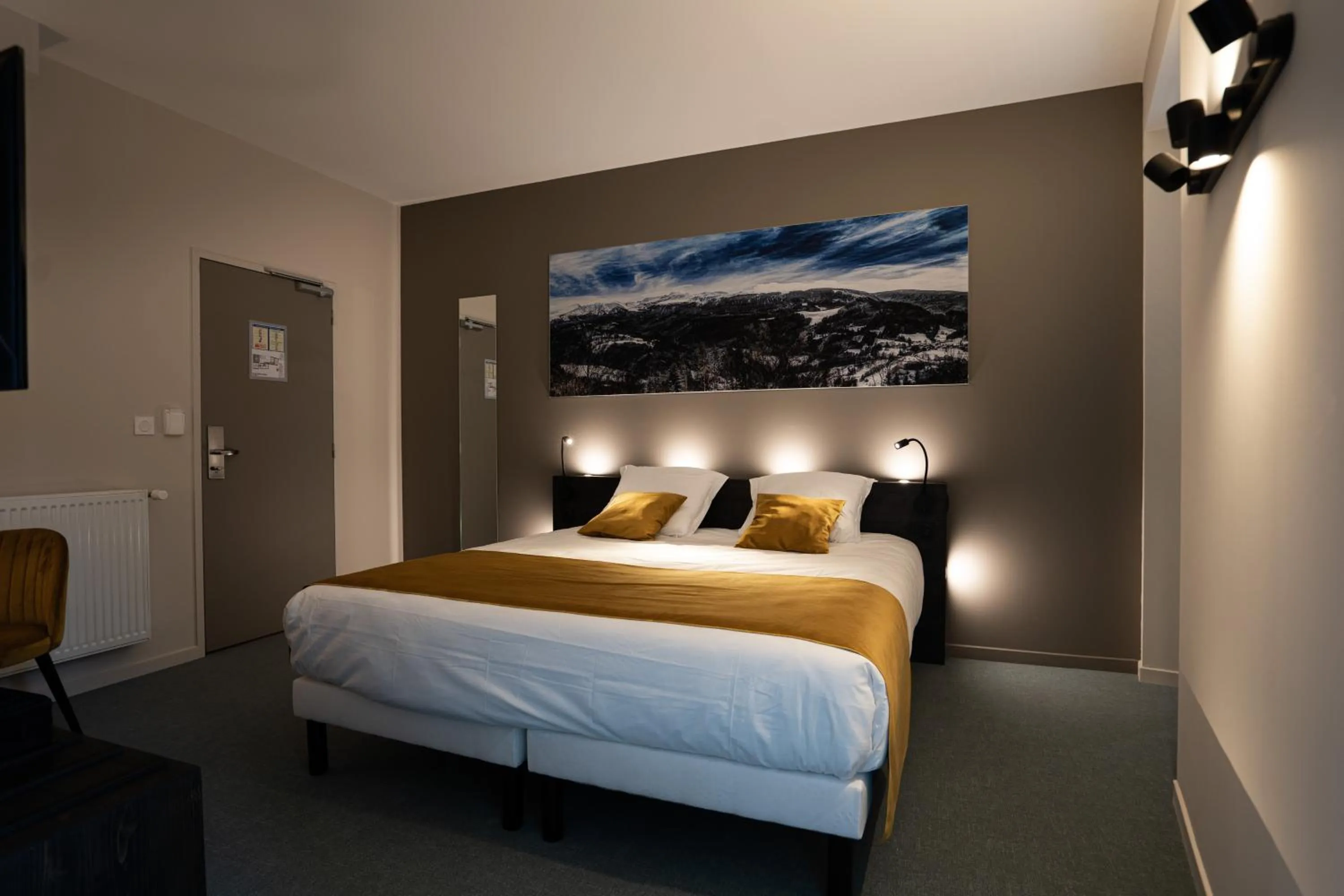 Bedroom, Bed in Le Genève