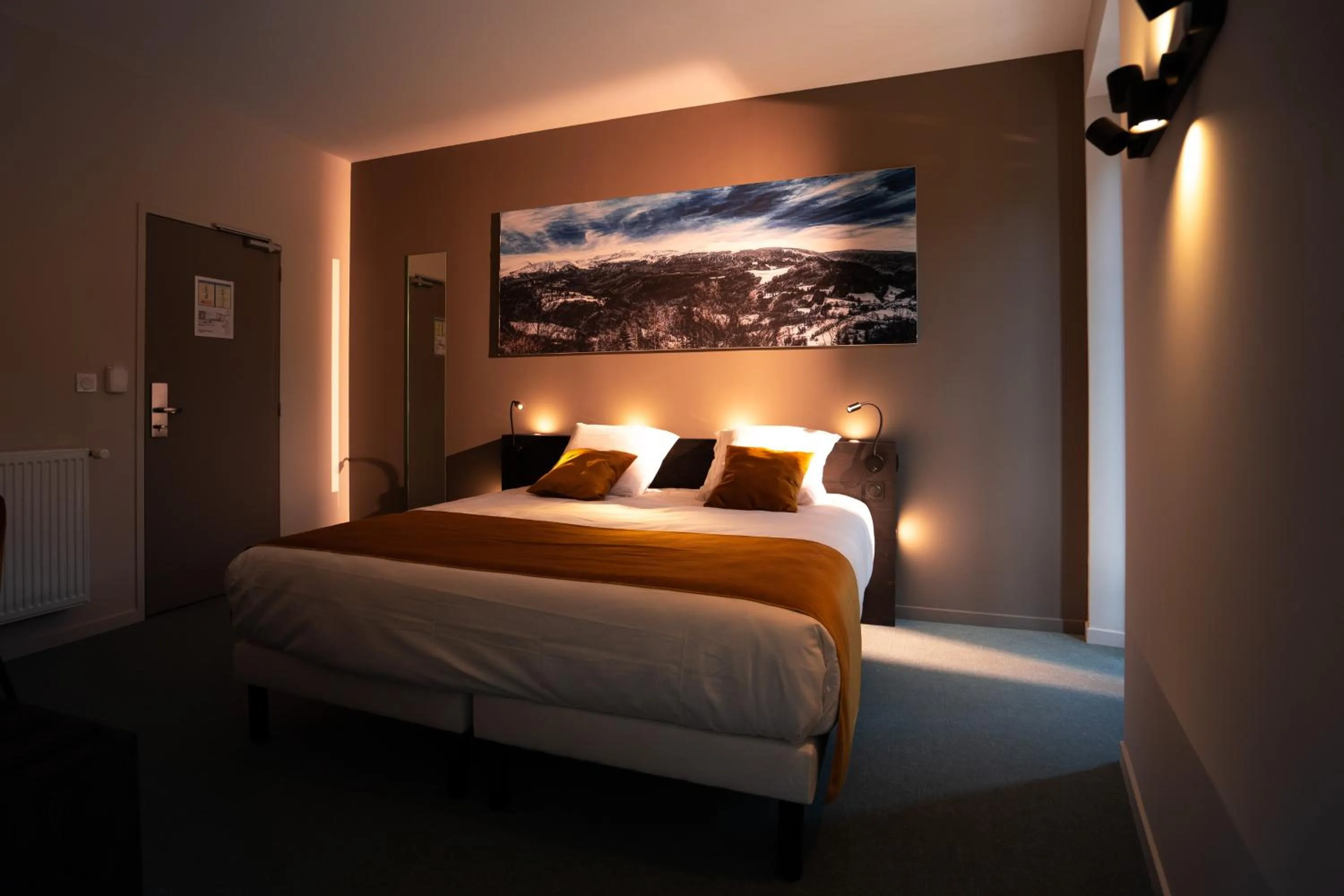 Bedroom, Bed in Le Genève