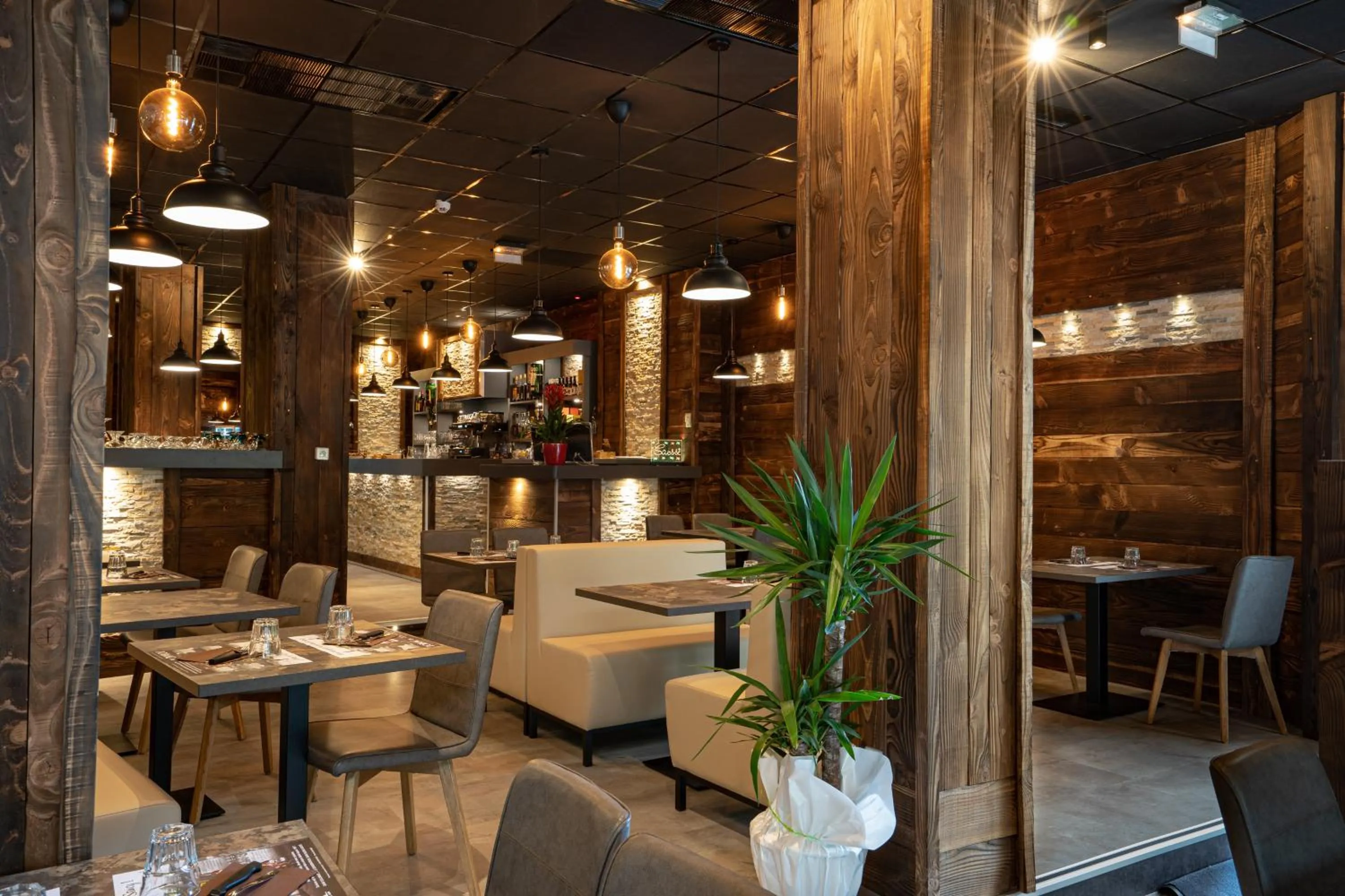 Restaurant/places to eat in Le Genève