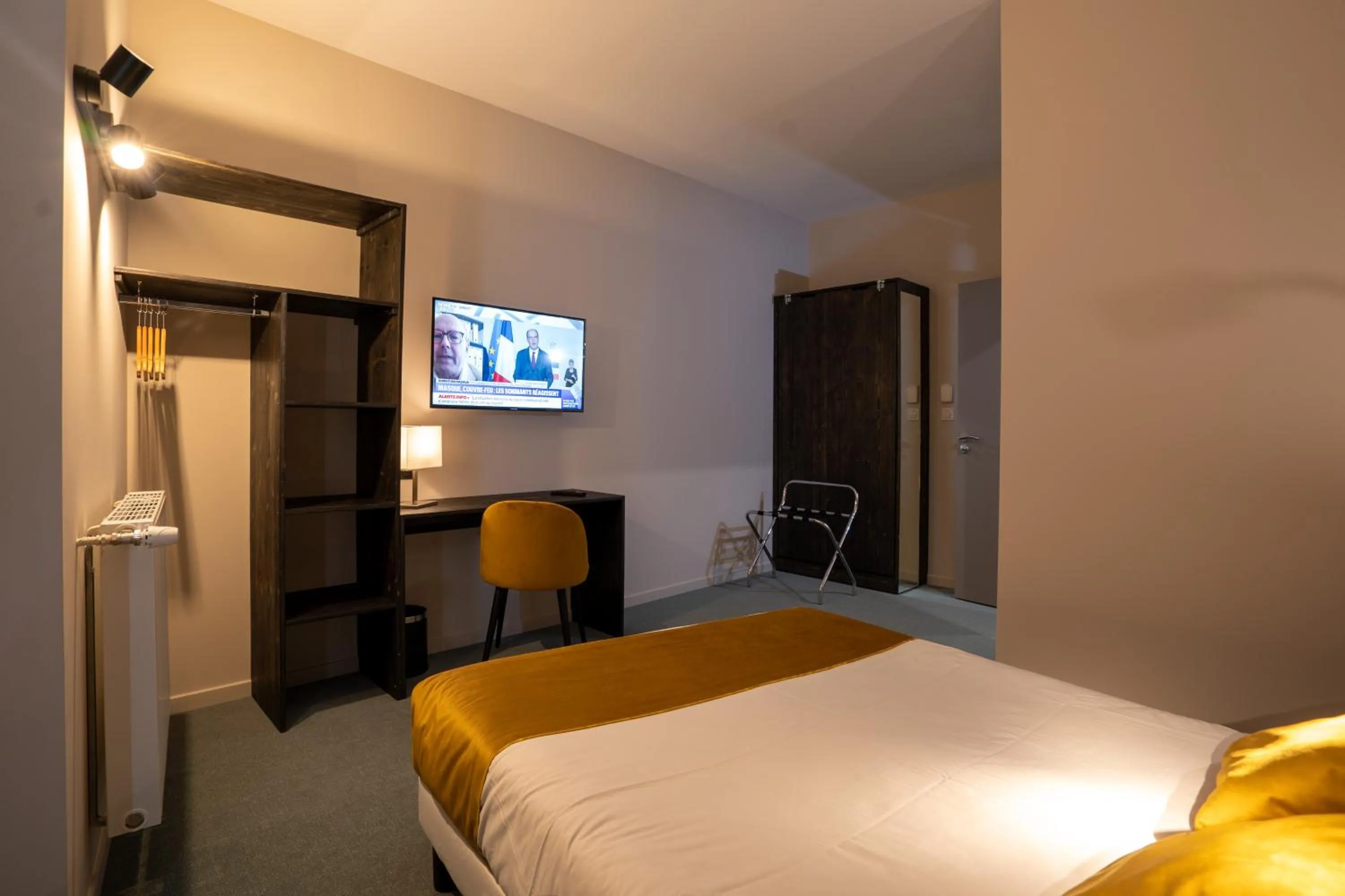 Bedroom, Bed in Le Genève