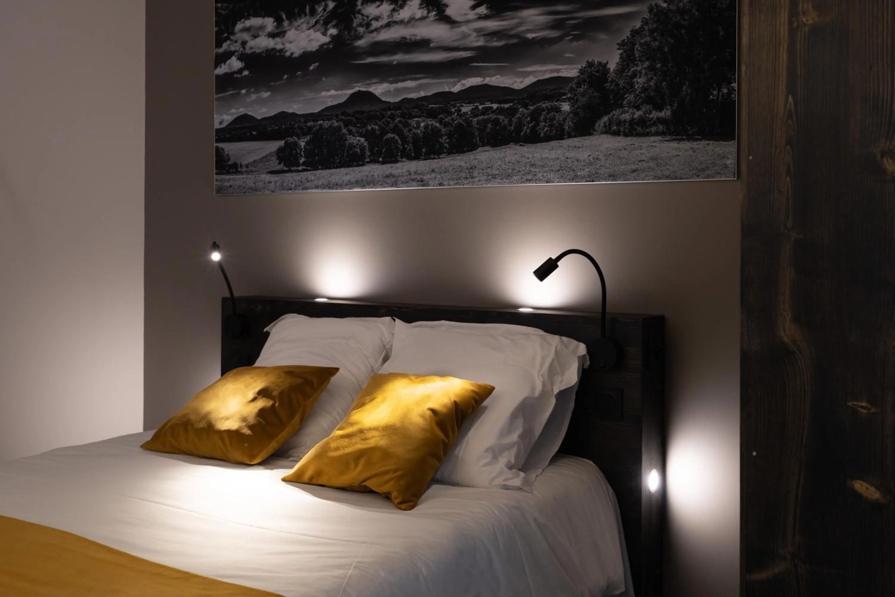 Bedroom, Bed in Le Genève