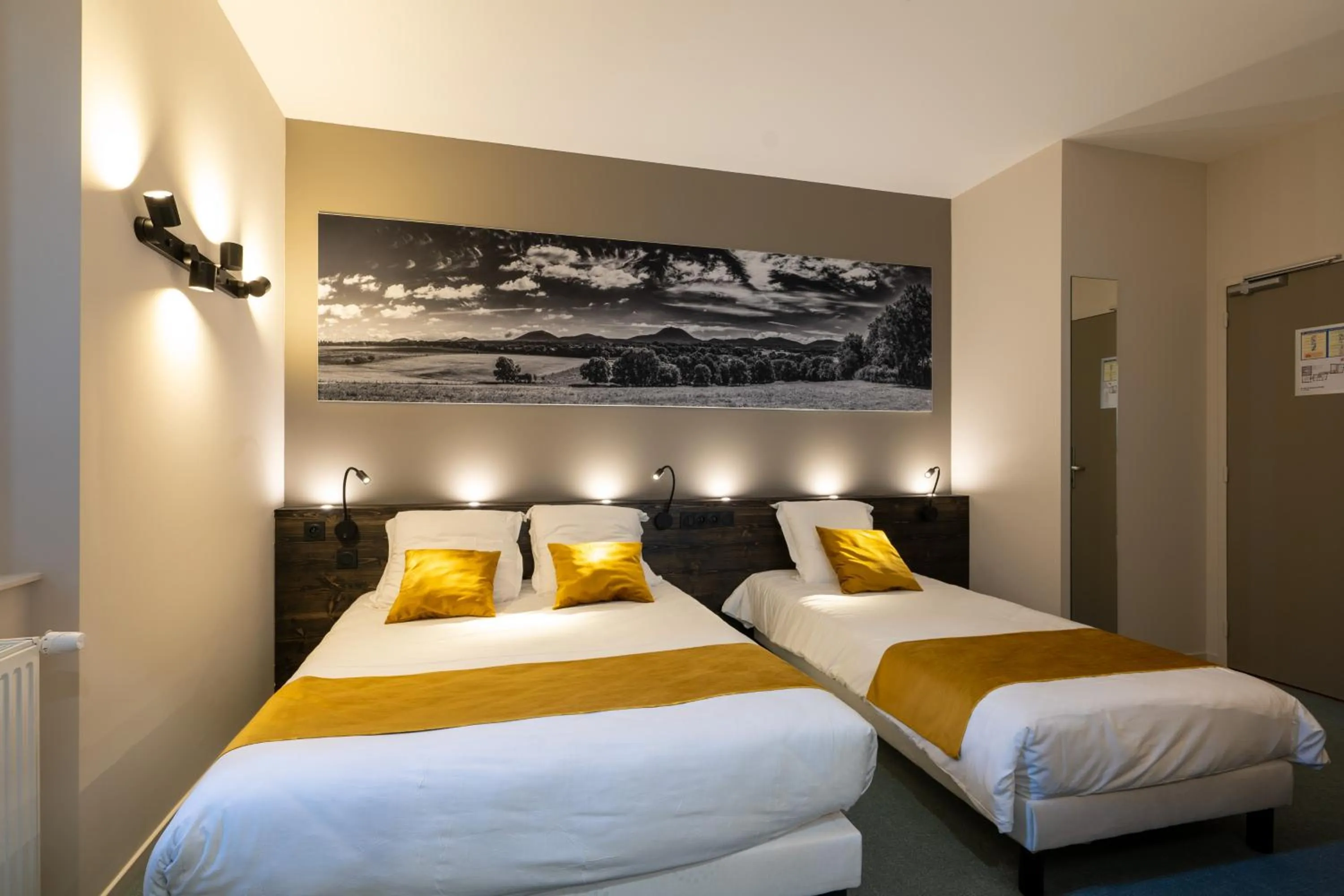 Bedroom, Bed in Le Genève