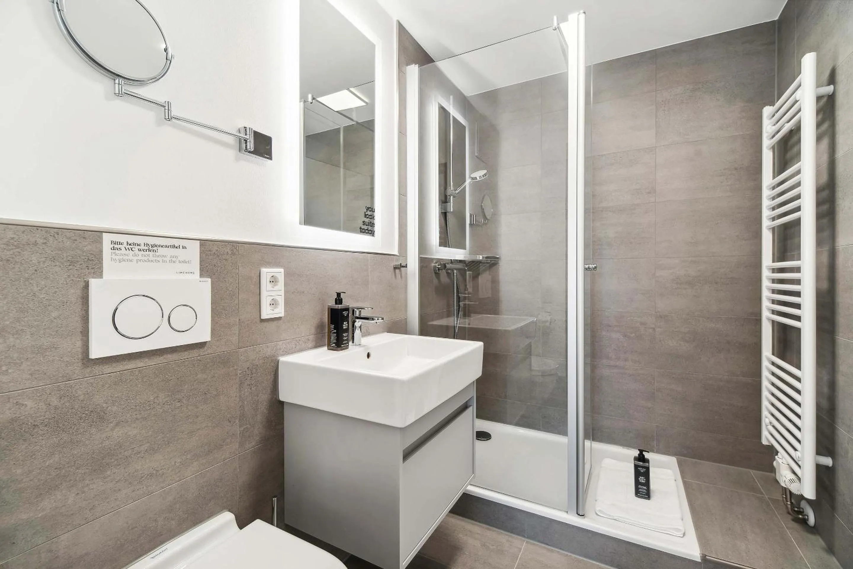 Shower in Limehome Kassel Wilhelmsstraße