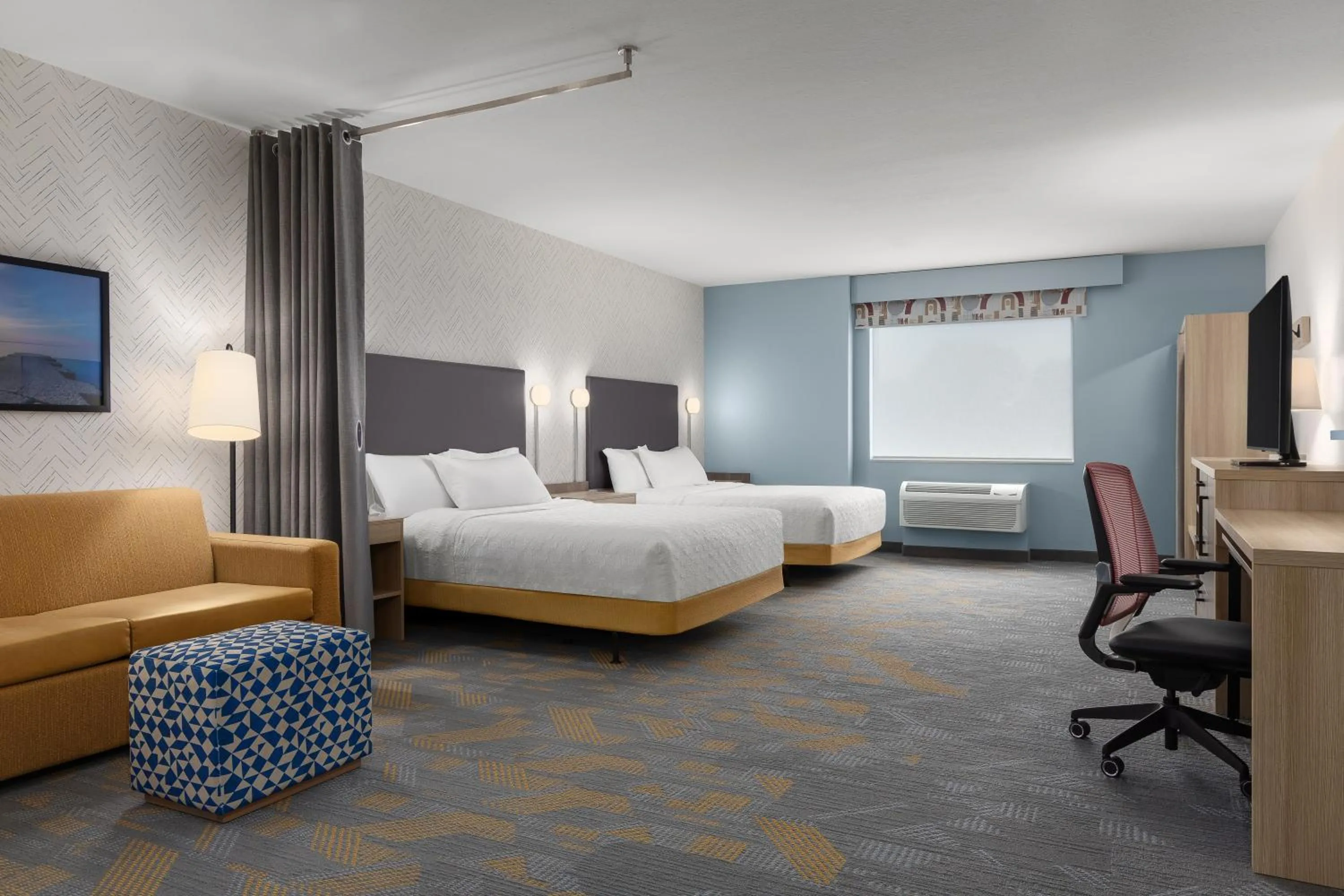 Photo of the whole room, Bed in Home2 Suites By Hilton Woodstock On