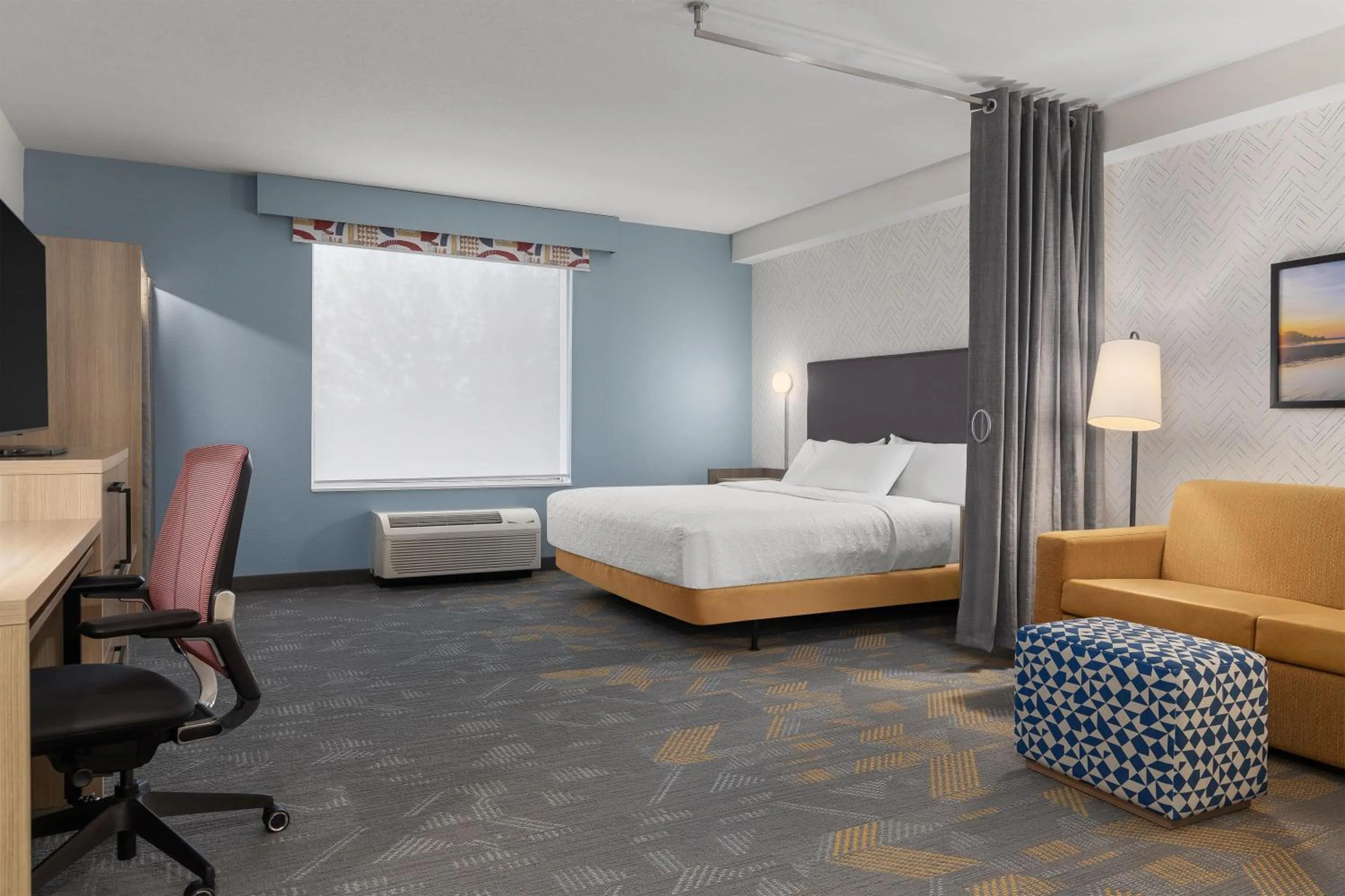 Living room, Bed in Home2 Suites By Hilton Woodstock On