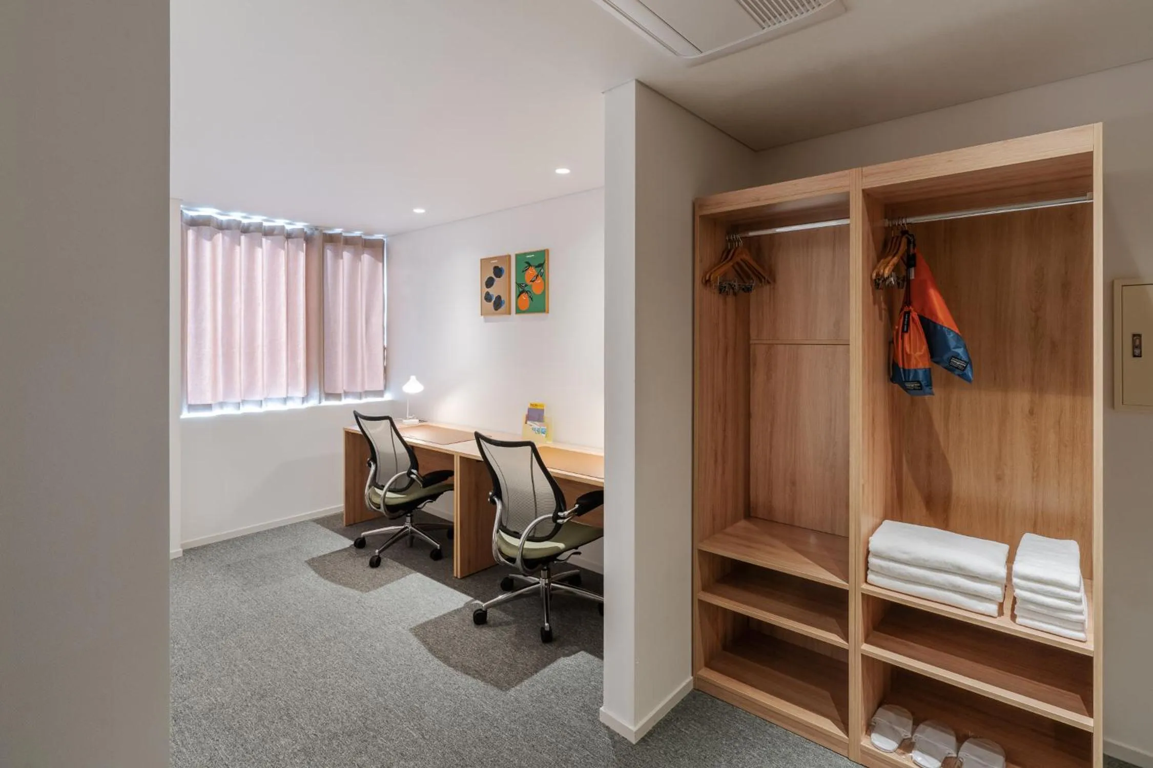 Photo of the whole room in Mangrove Jeju City