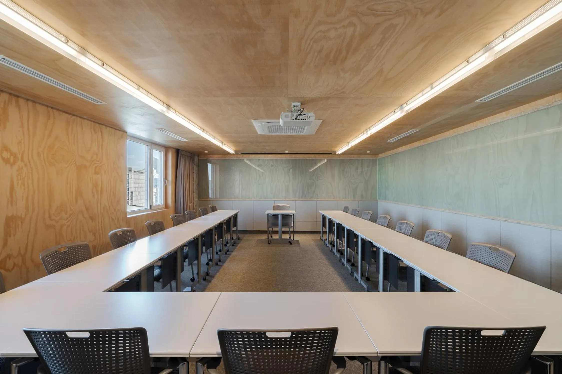 Business facilities in Mangrove Jeju City