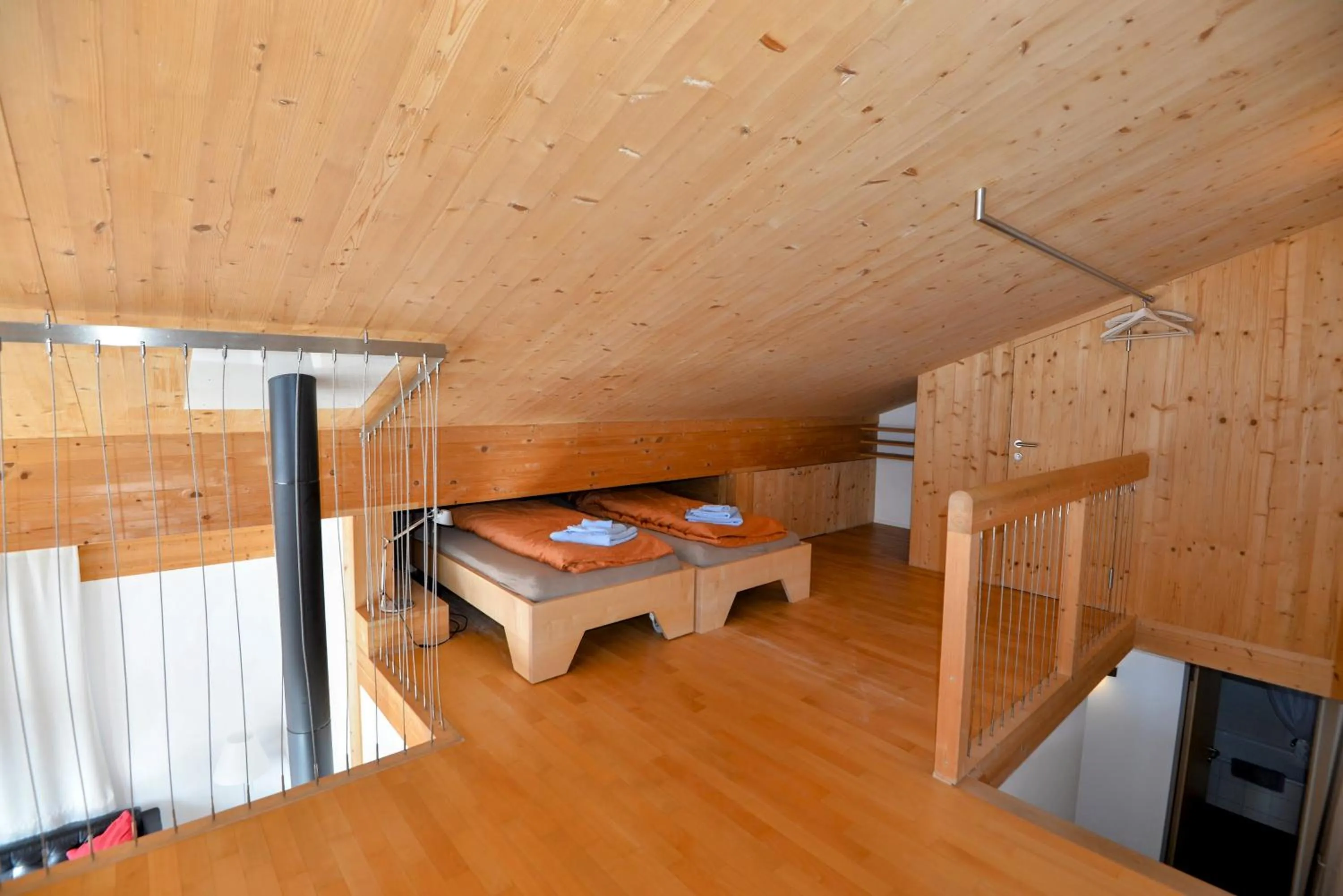 Photo of the whole room, Bed in Chesa Randurel