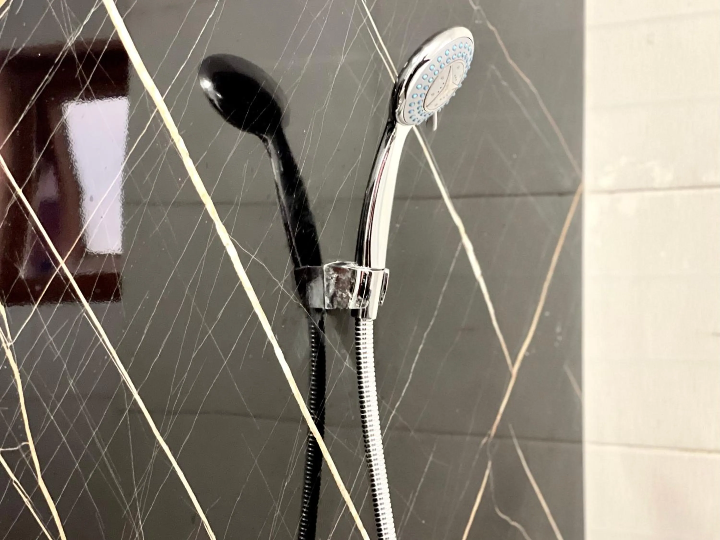 Sky hotel - Rooms & Free laundry - 50m to Royal Palace