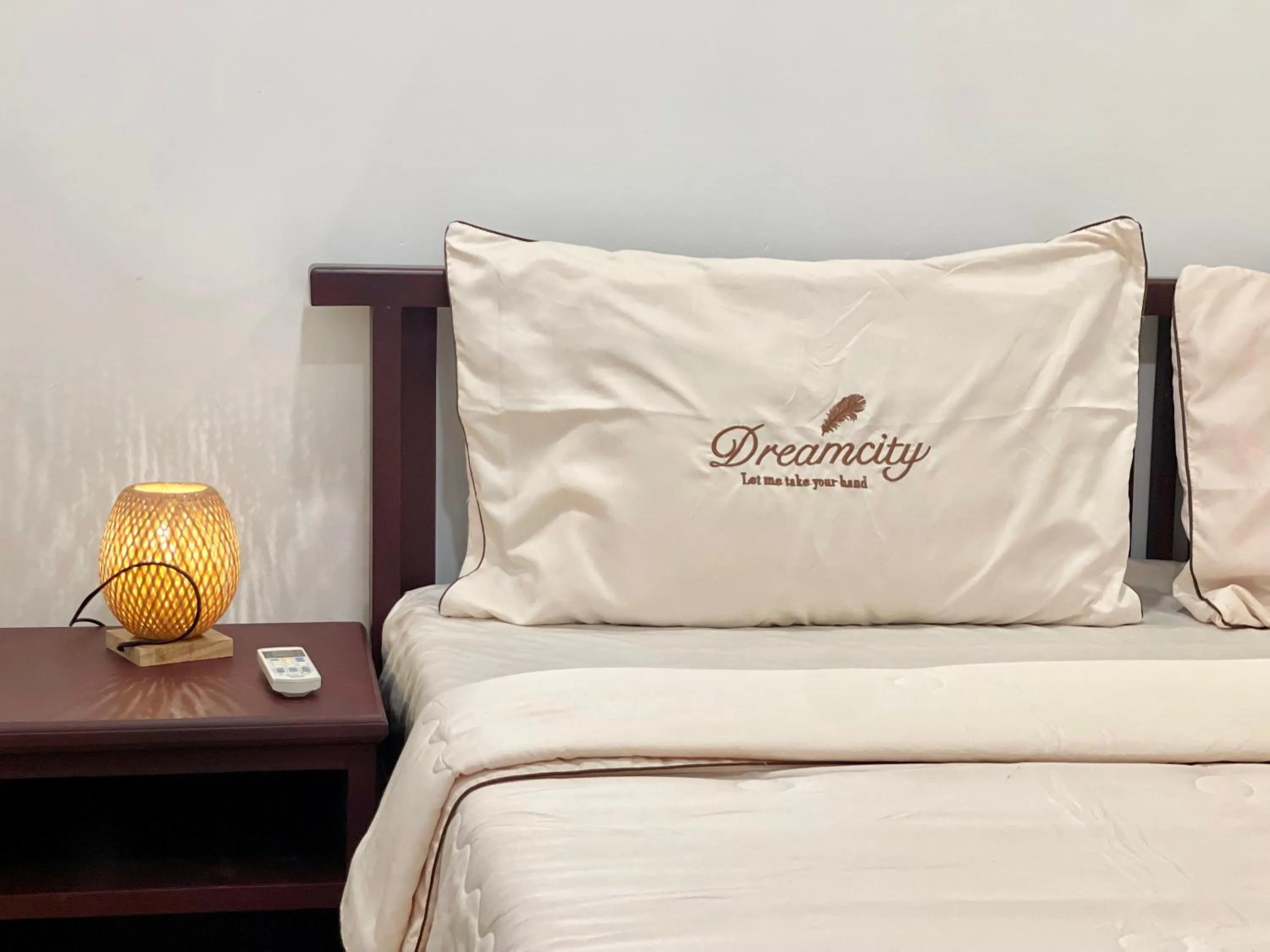 Bed in Sky hotel - Rooms & Free laundry - 50m to Royal Palace