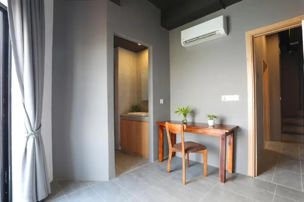 Quadruple Room with Balcony in Sky hotel - Rooms & Free laundry - 50m to Royal Palace Quadruple Room with Balcony in Sky hotel - Rooms & Free laundry - 50m to Royal Palace