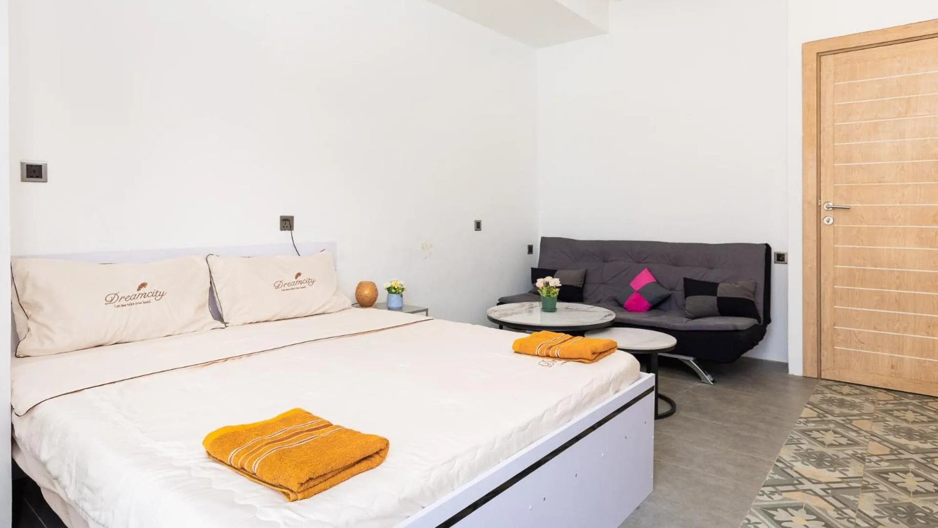 Bed in Sky hotel - Rooms & Free laundry - 50m to Royal Palace