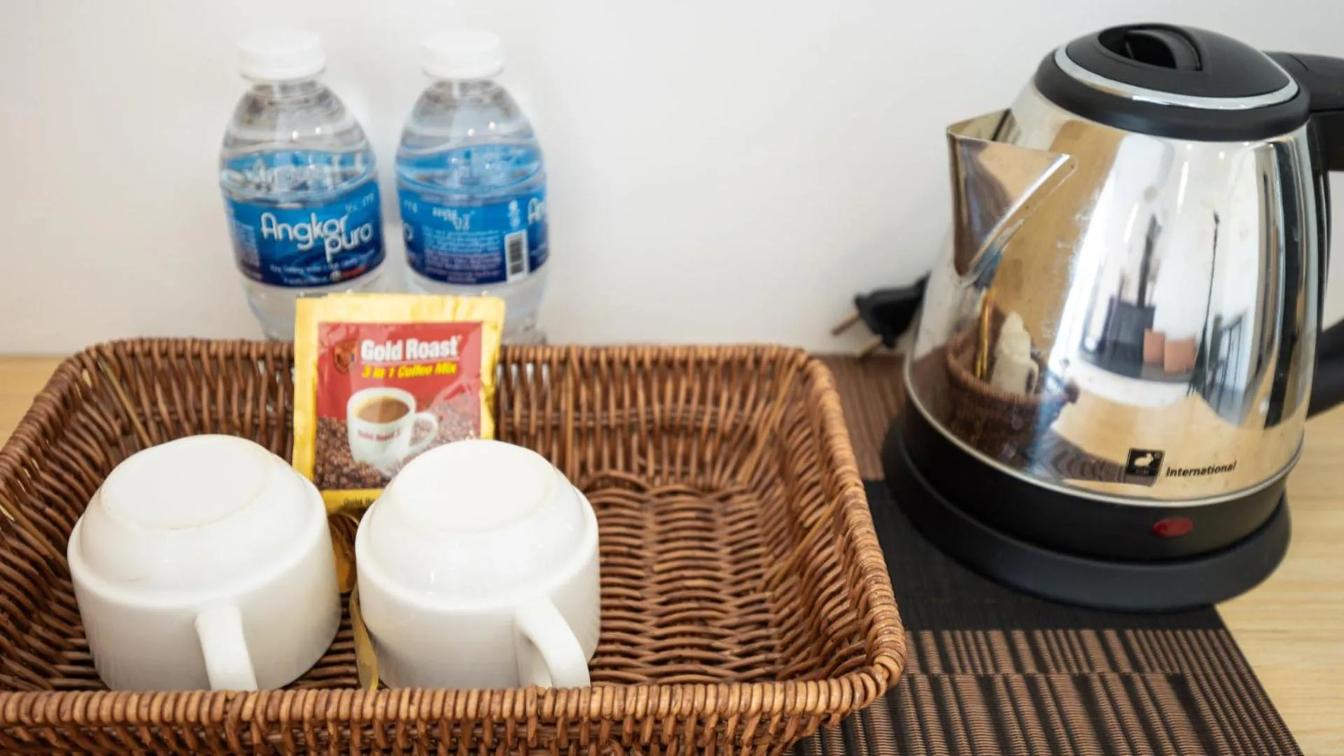 Sky hotel - Rooms & Free laundry - 50m to Royal Palace