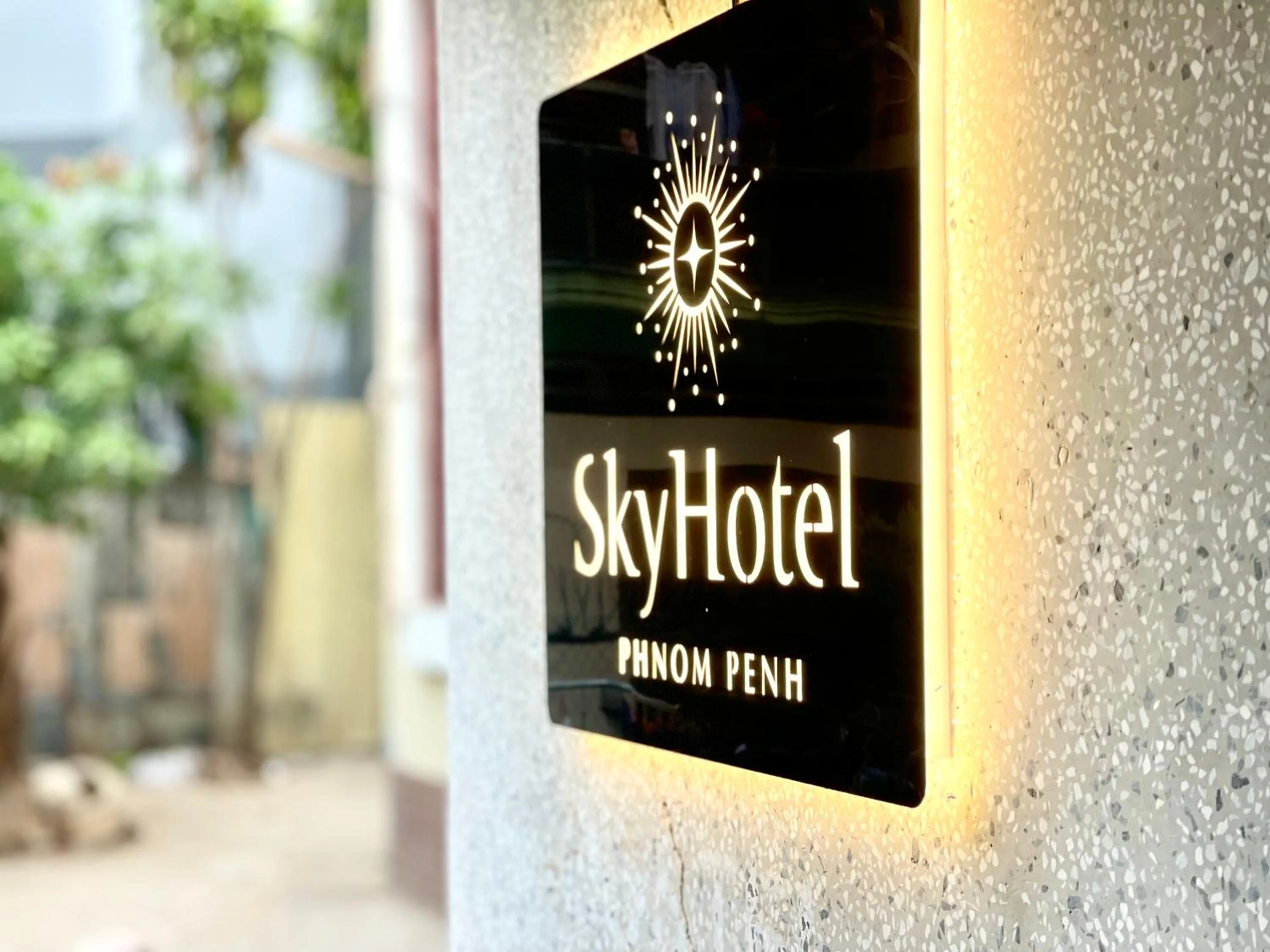 Sky hotel - Rooms & Free laundry - 50m to Royal Palace