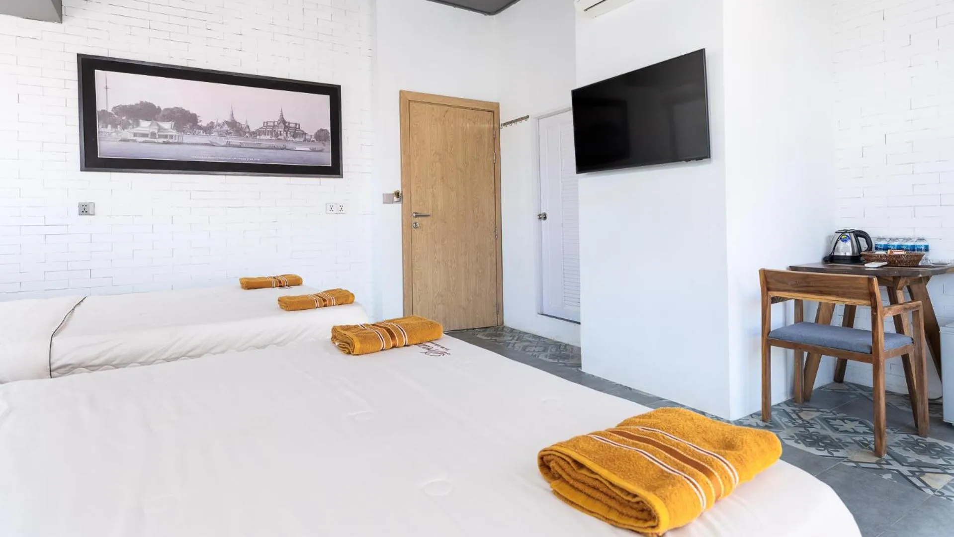Bed in Sky hotel - Rooms & Free laundry - 50m to Royal Palace