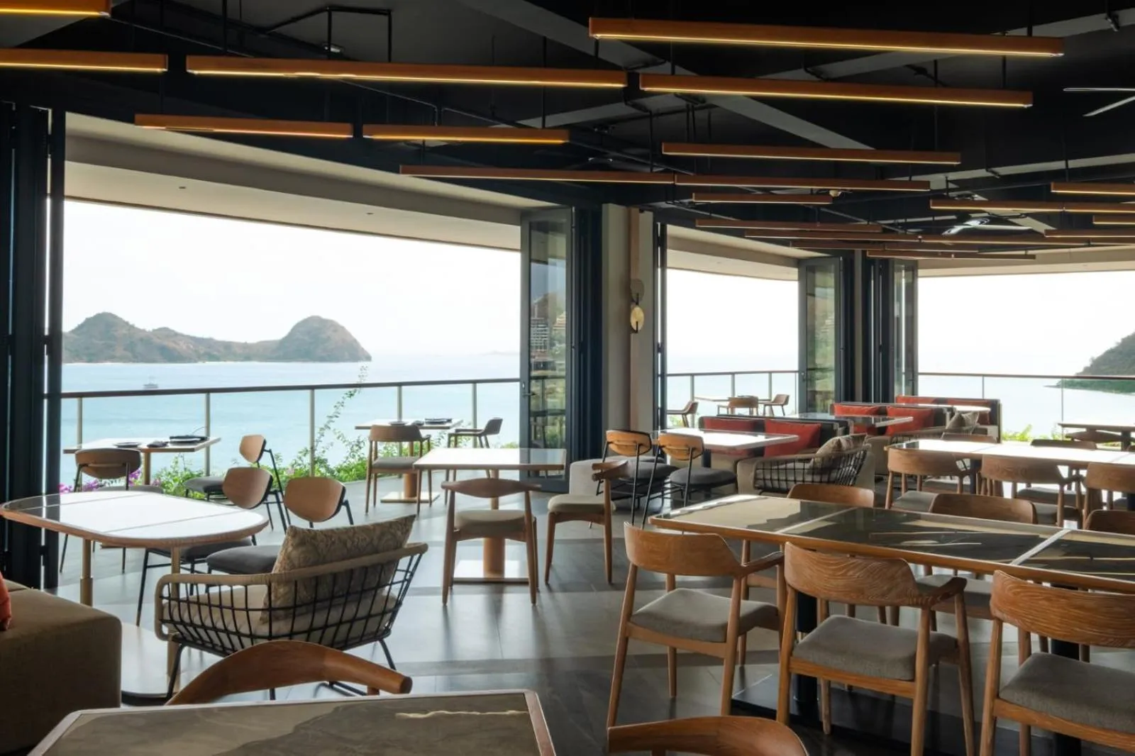Restaurant/places to eat in Katamaran Hotel & Resort Komodo
