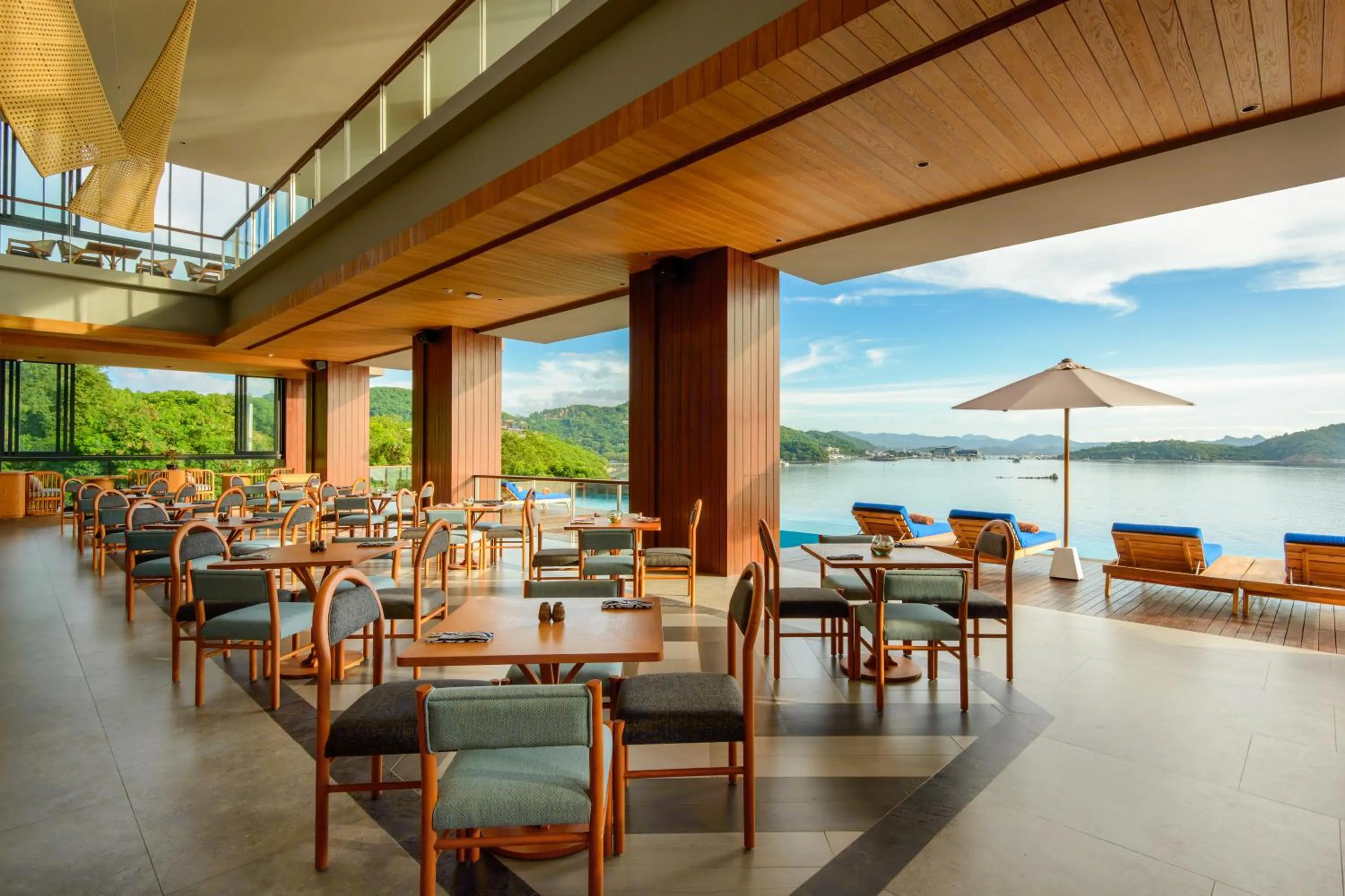 Restaurant/places to eat in Katamaran Hotel & Resort Komodo