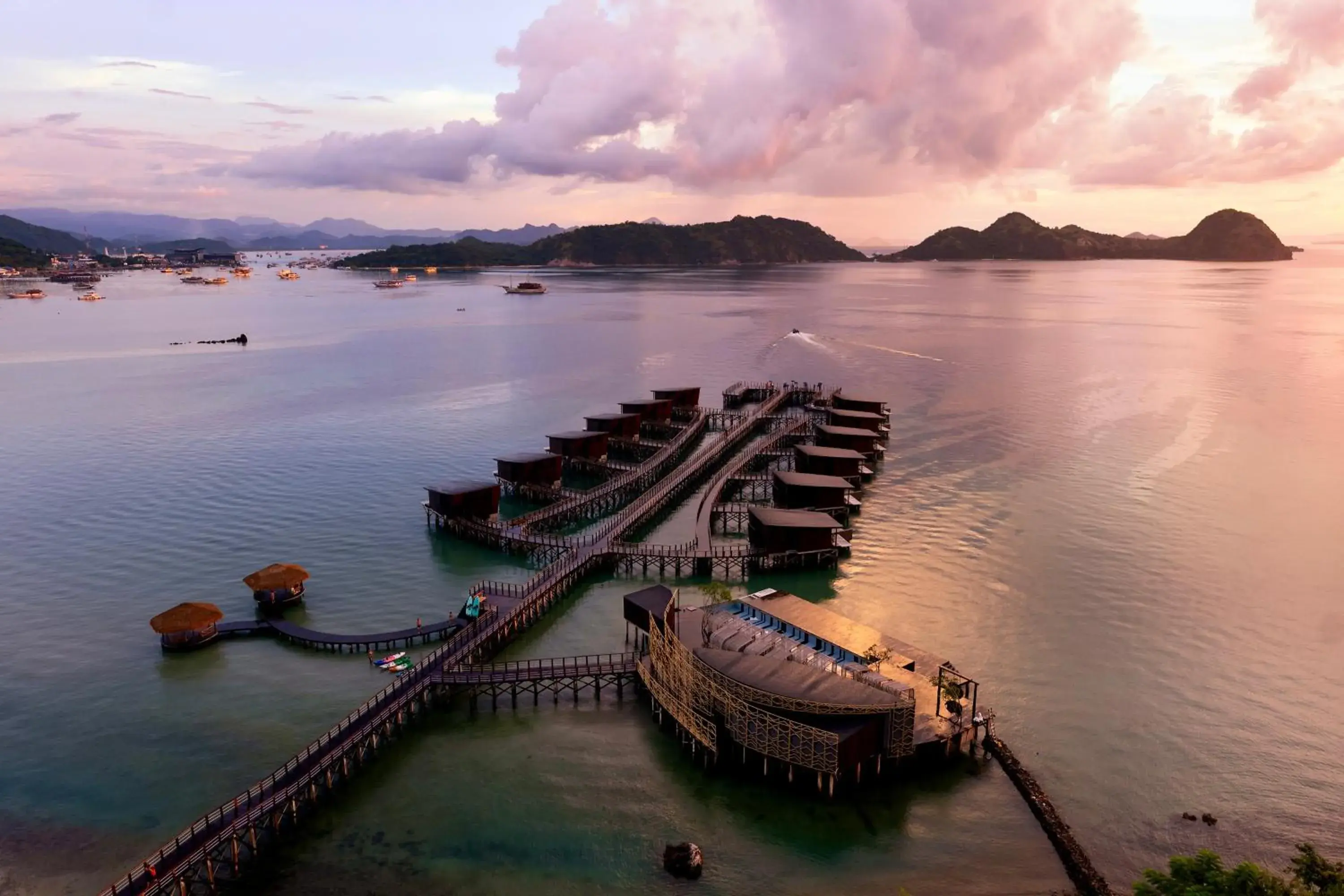 Villa with Private Pool in Katamaran Hotel & Resort Komodo Villa with Private Pool in Katamaran Hotel & Resort Komodo