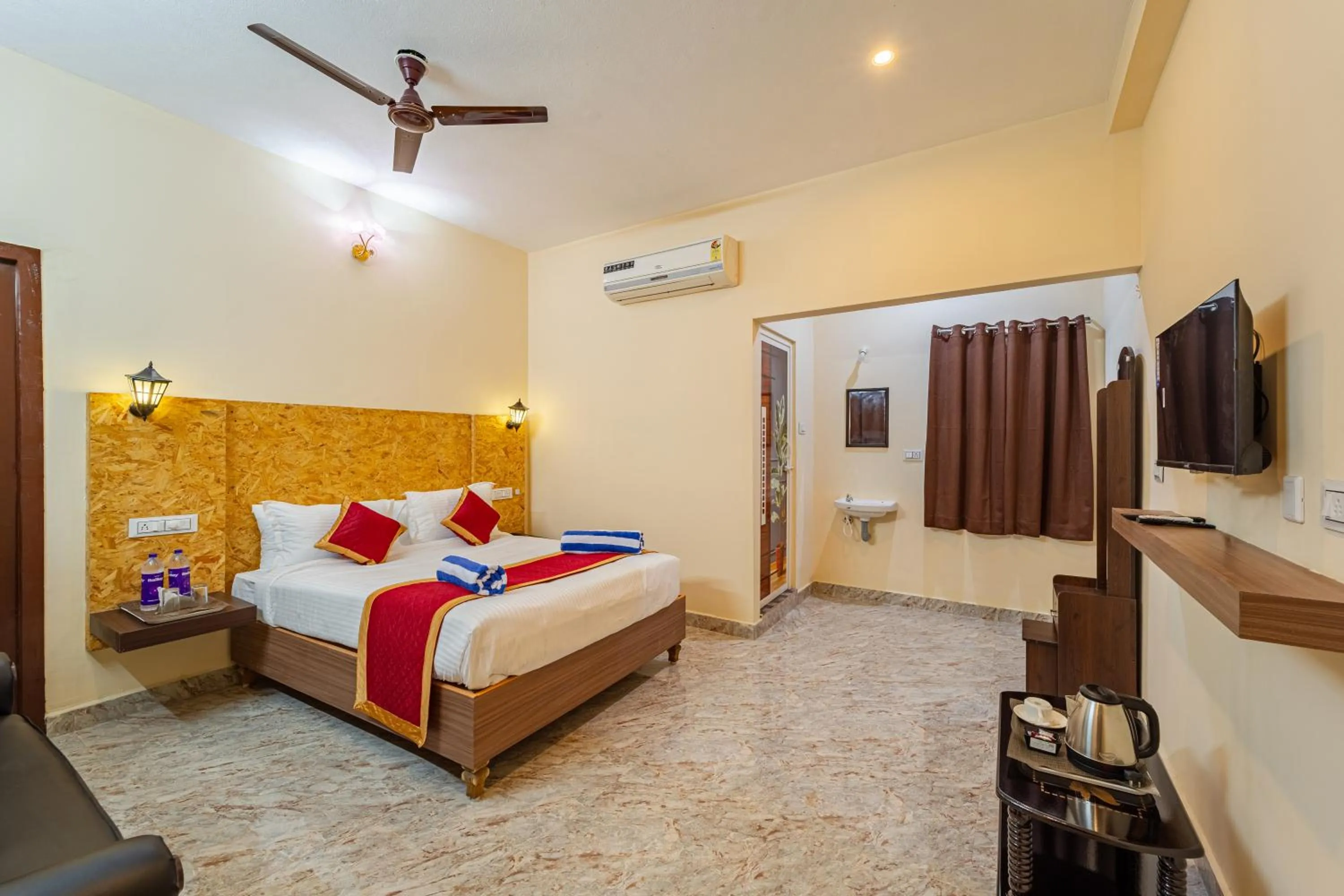 TV and multimedia, Bed in Hotel De Jardin Pondicherry with Swimming Pool