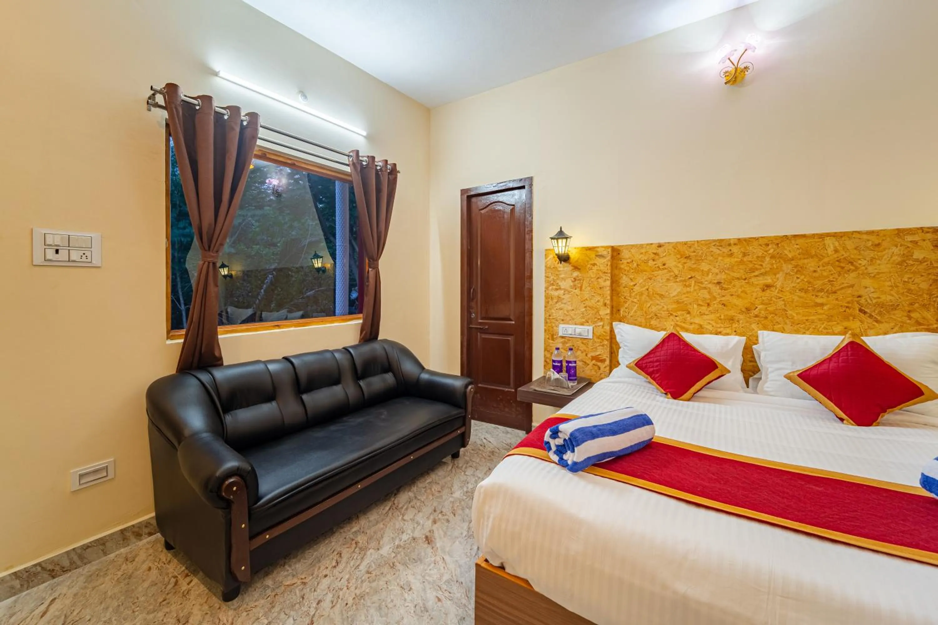 Photo of the whole room, Bed in Hotel De Jardin Pondicherry with Swimming Pool