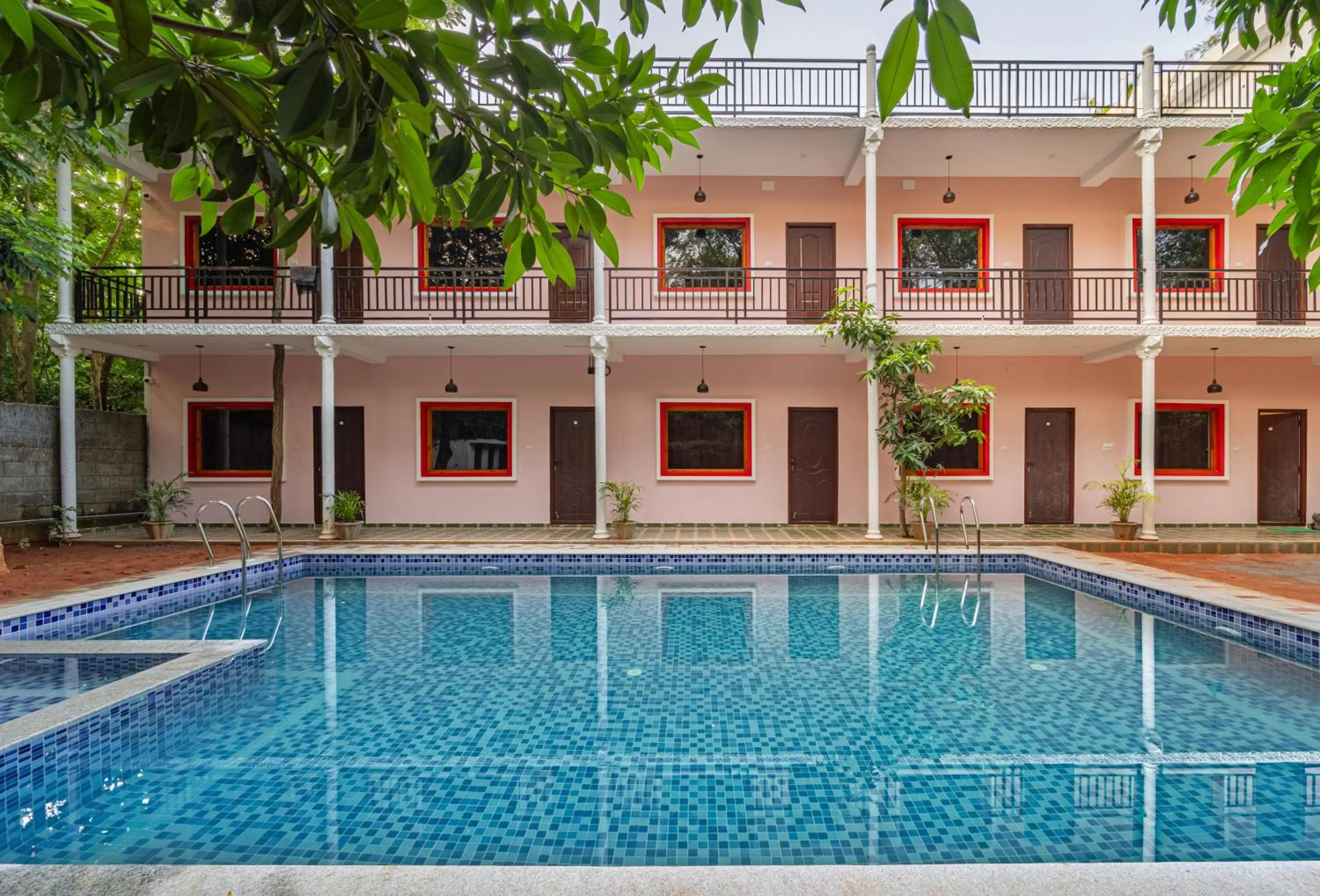 Swimming pool in Hotel De Jardin Pondicherry with Swimming Pool