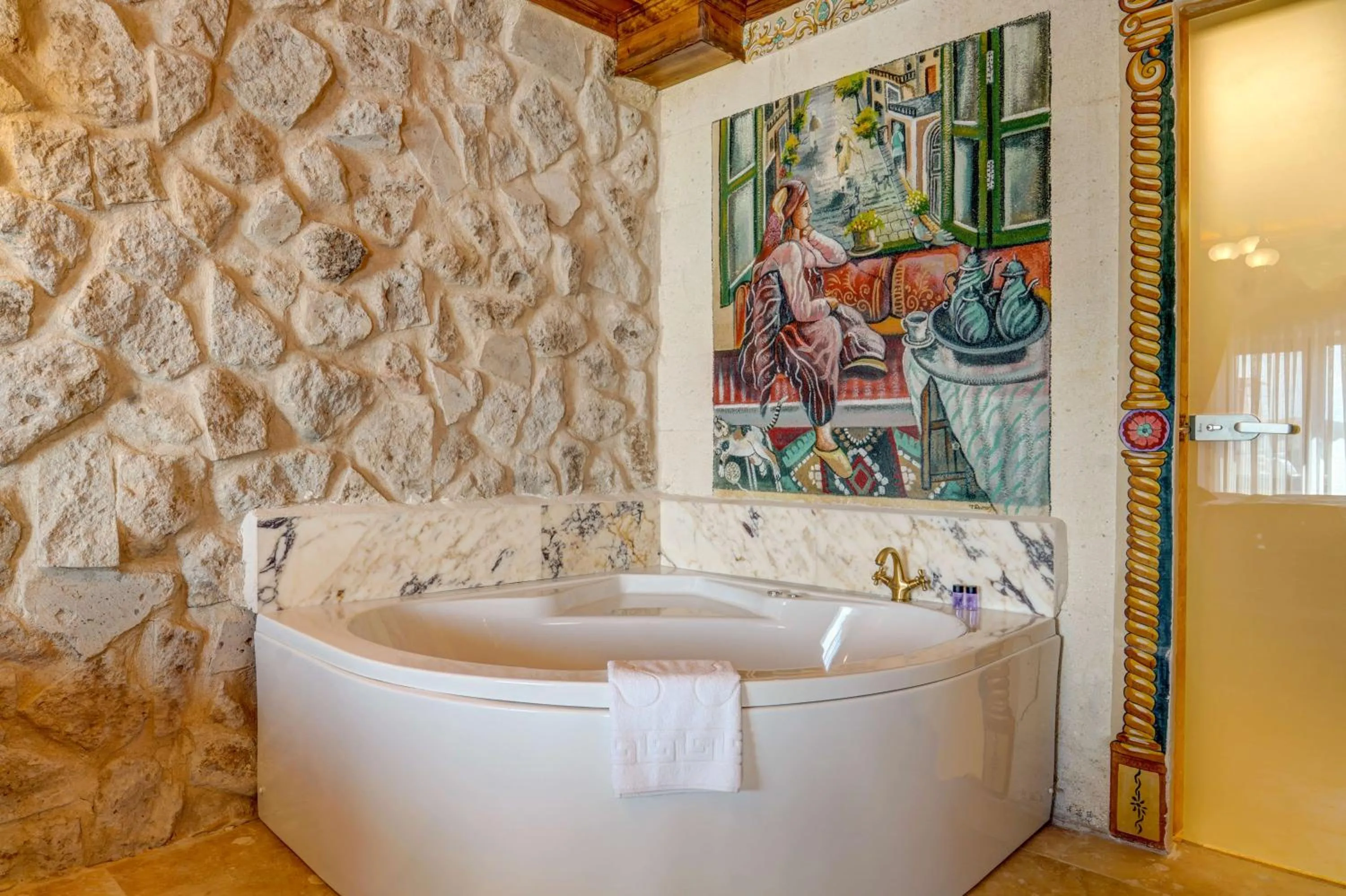 Hot Tub in Kasr-ı Kapadokya Cave Suites