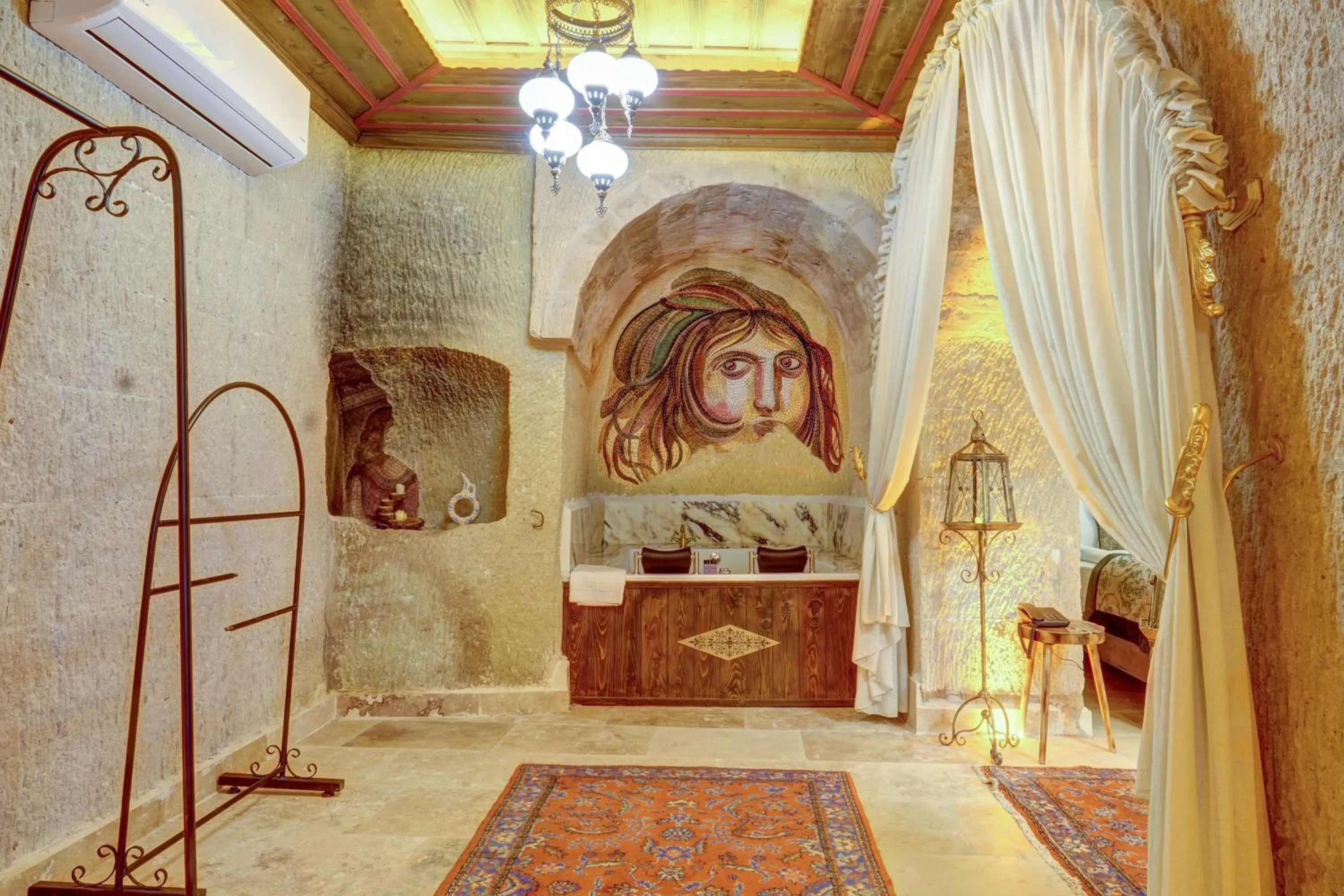 Hot Tub in Kasr-ı Kapadokya Cave Suites