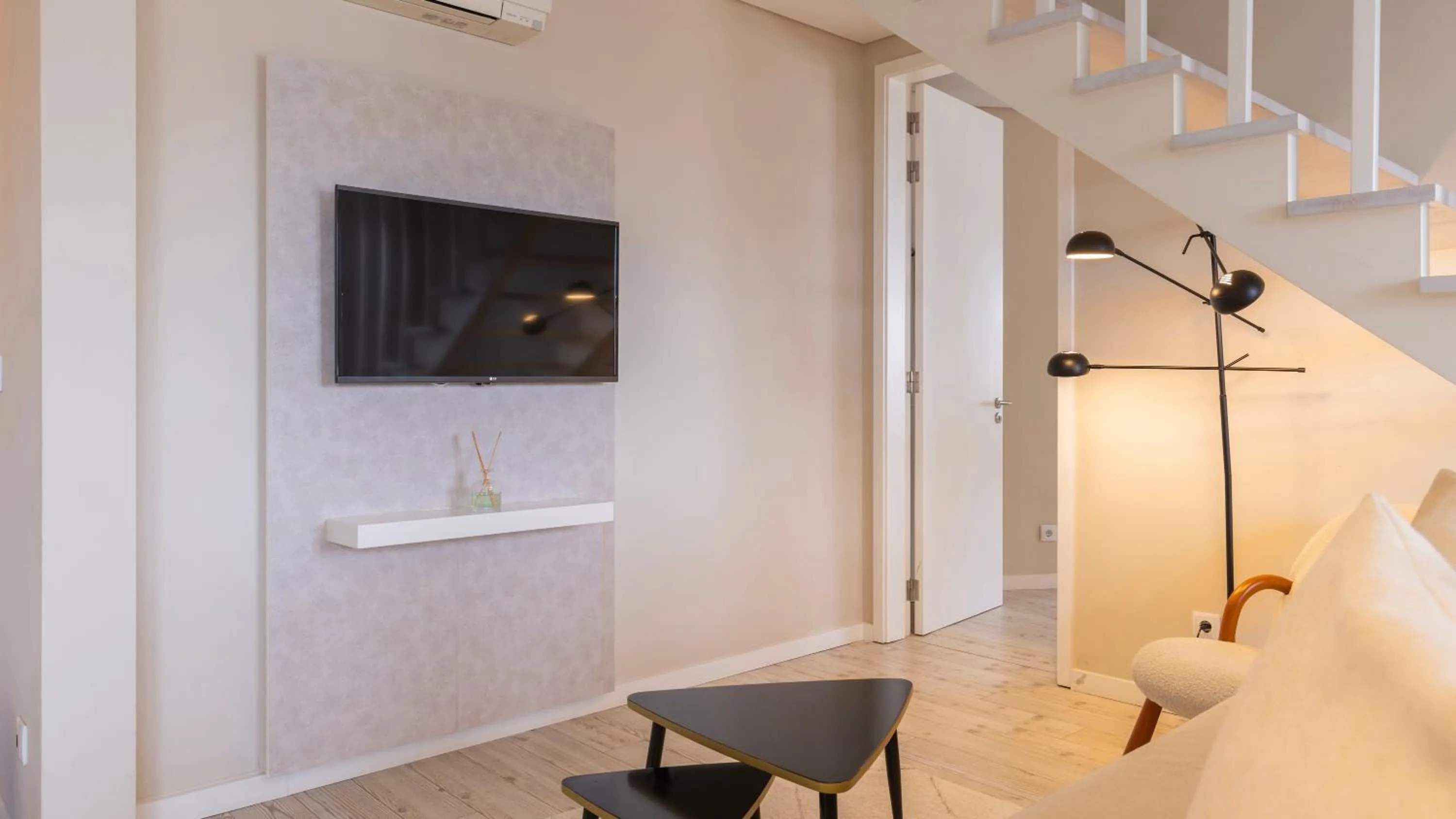 TV and multimedia in Carmo 43