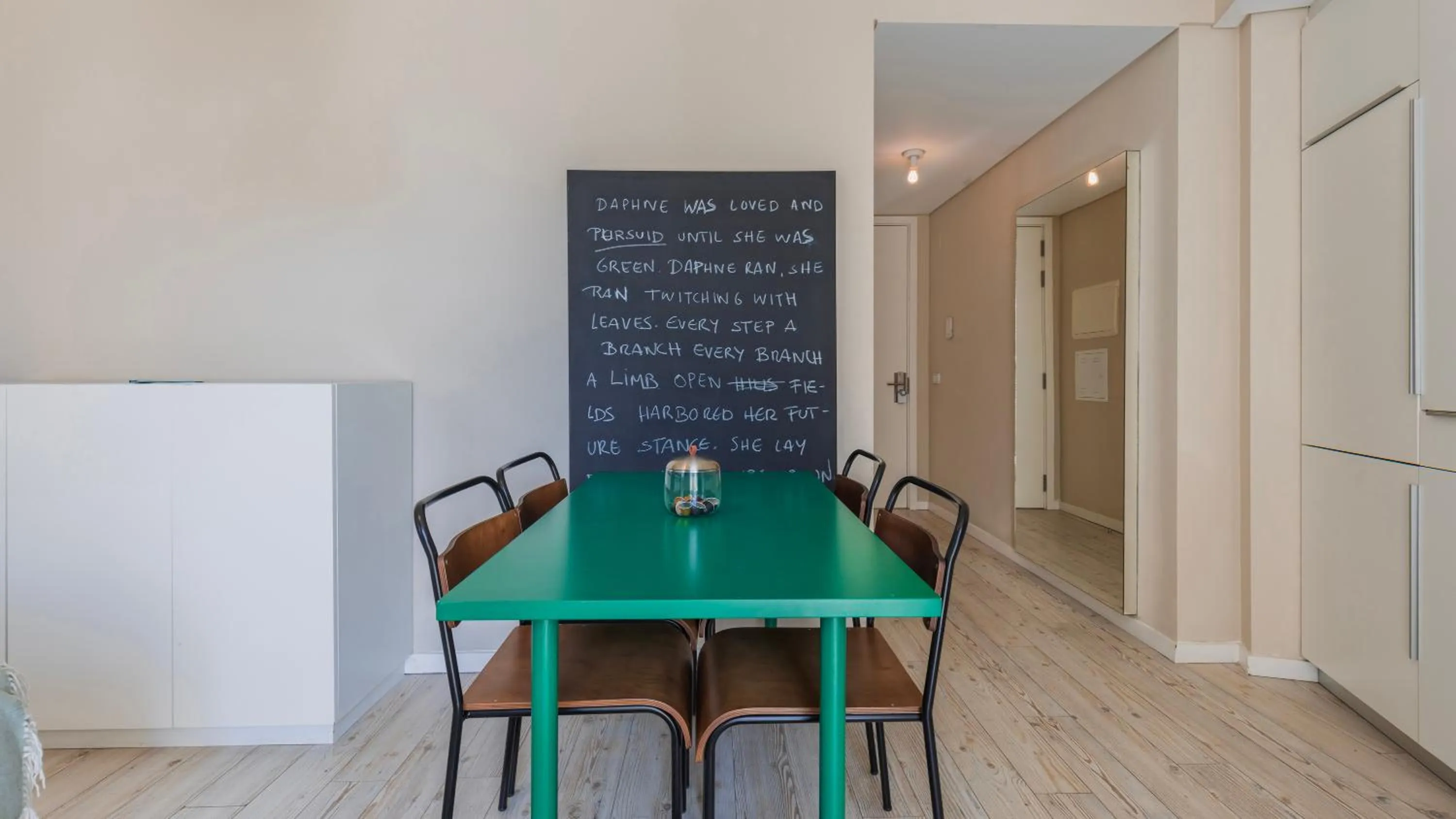Dining area in Carmo 43