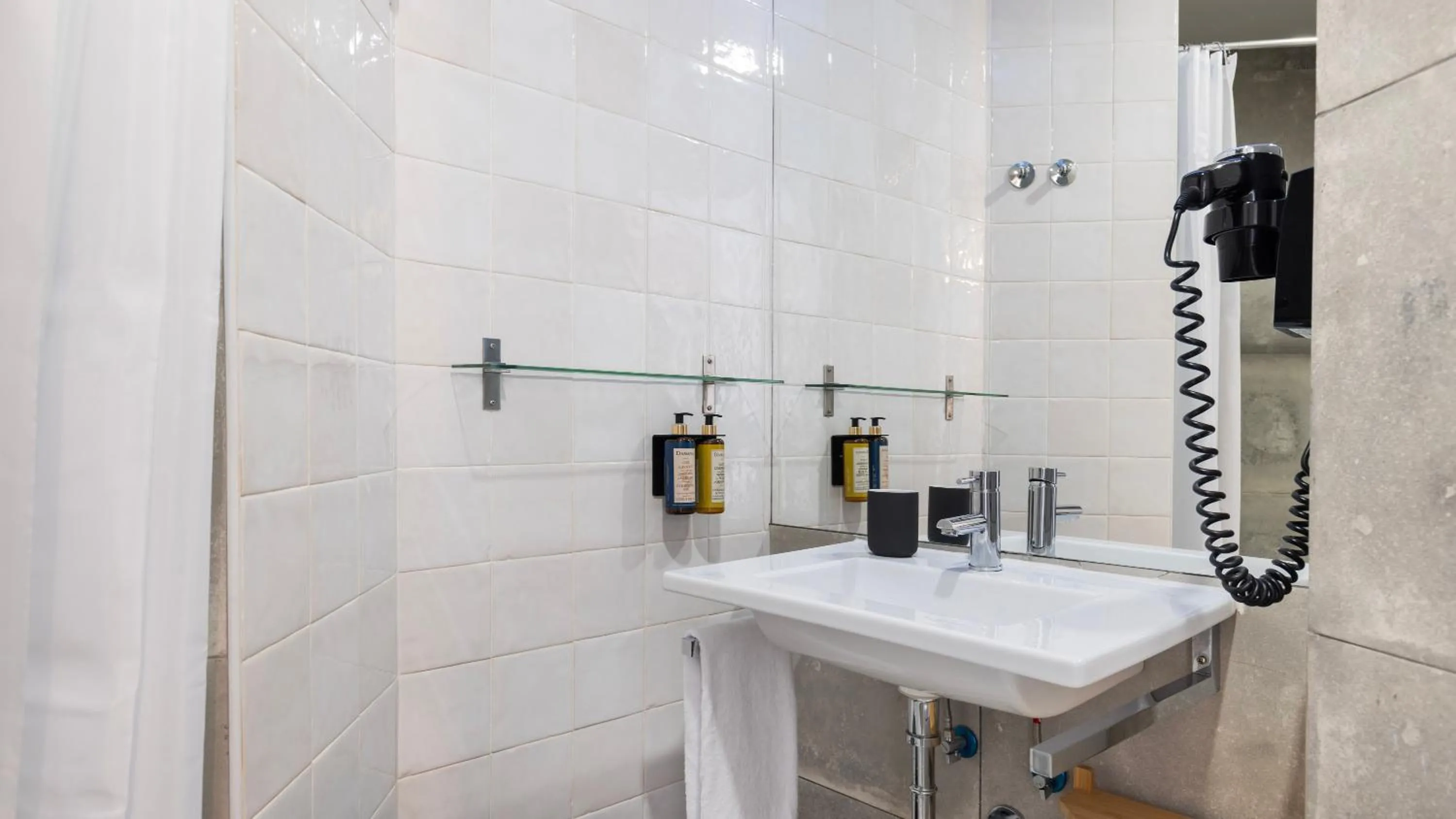 Bathroom in Carmo 43