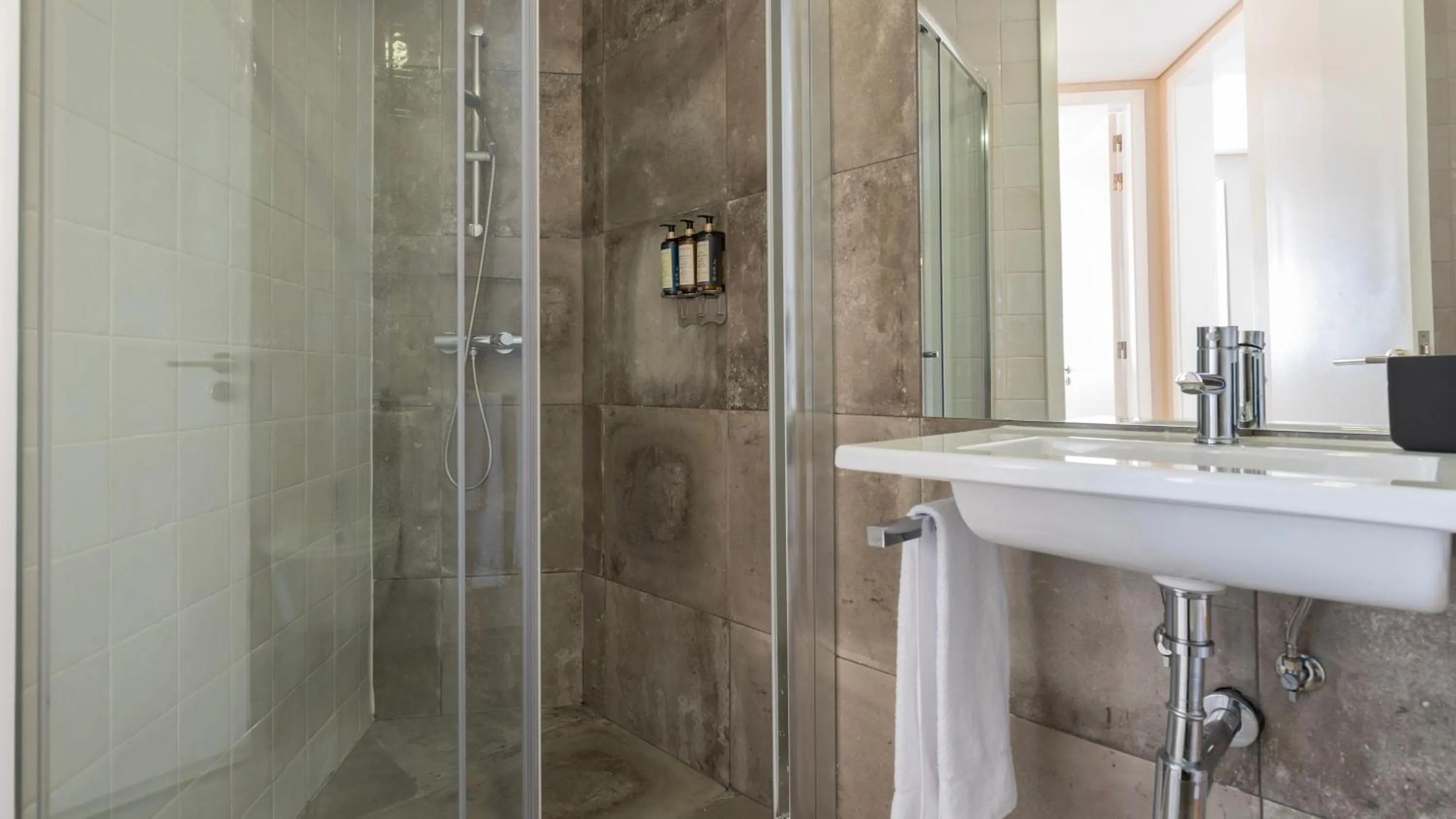 Bathroom in Carmo 43