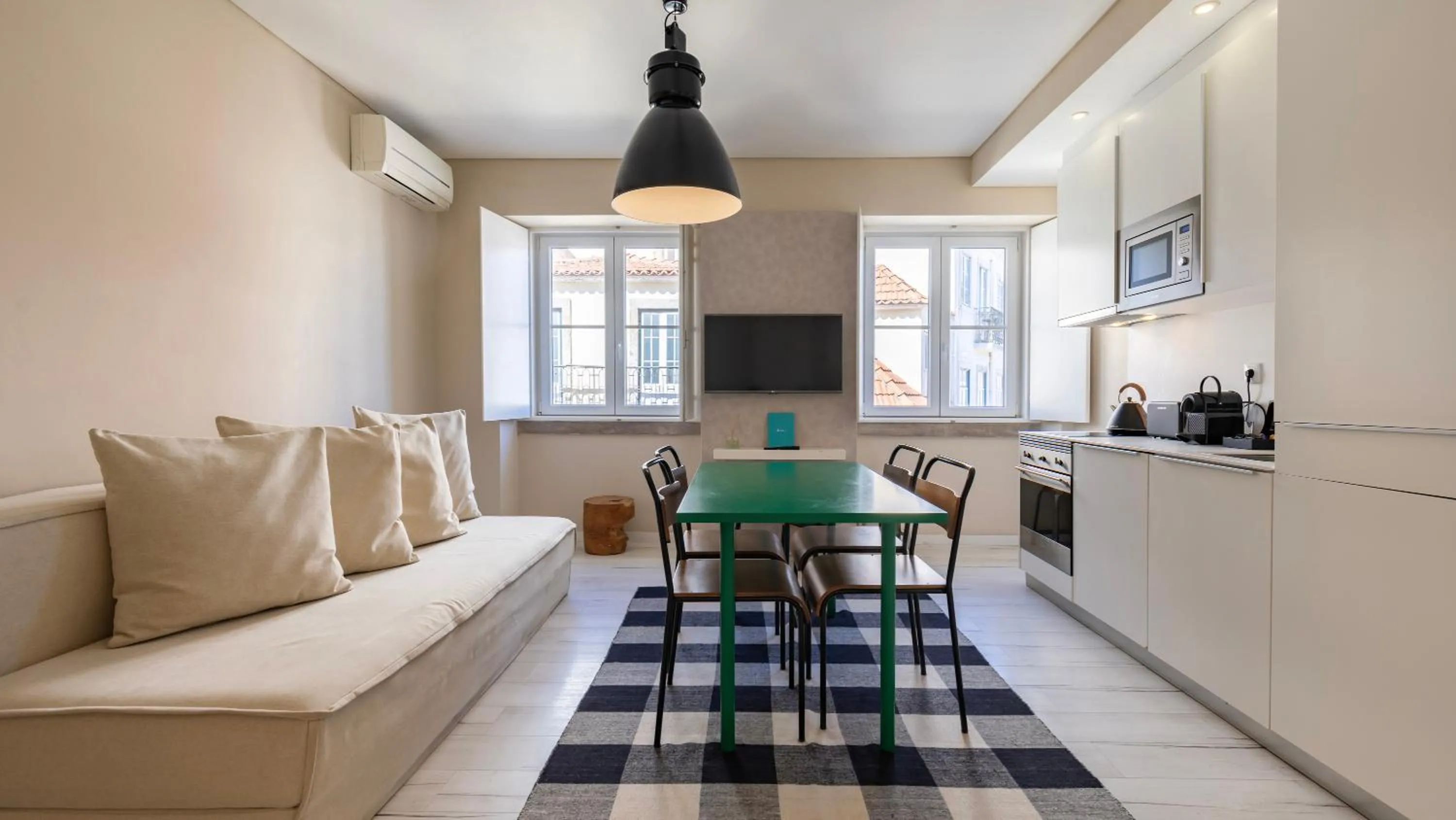 TV and multimedia in Carmo 43