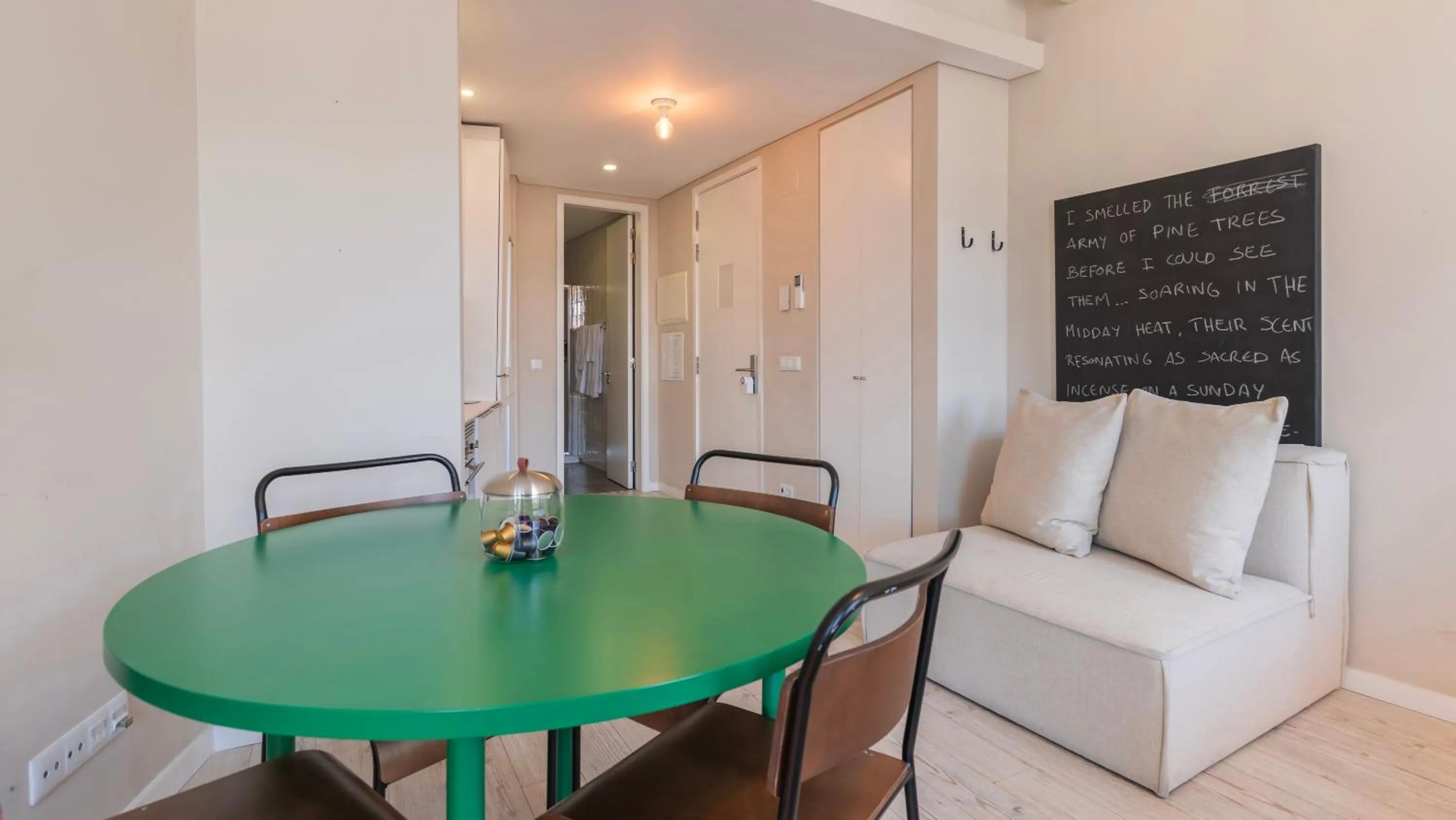 Dining area in Carmo 43