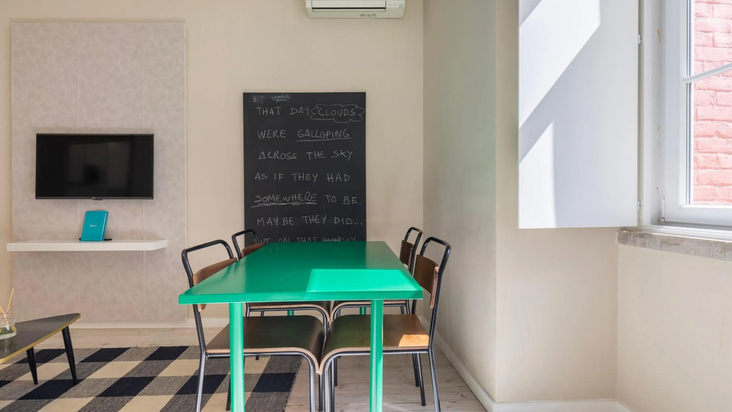 TV and multimedia in Carmo 43