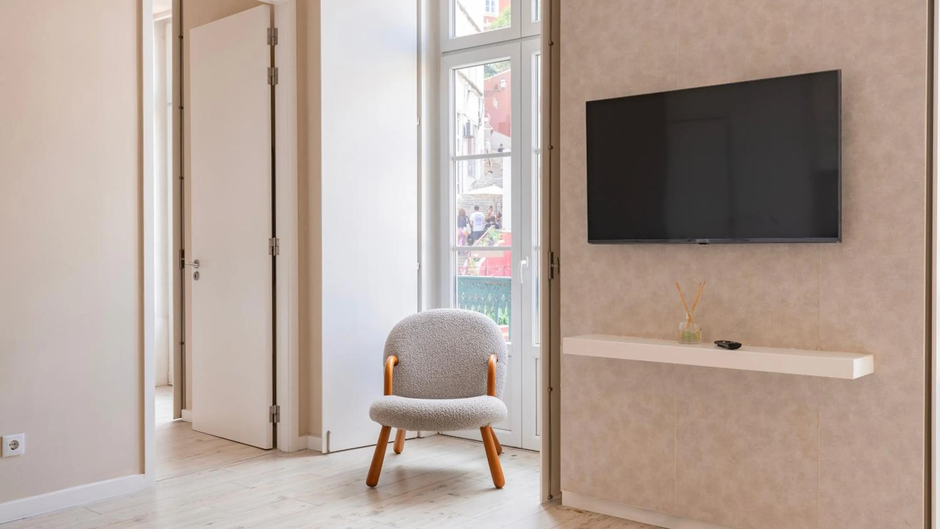 TV and multimedia in Carmo 43