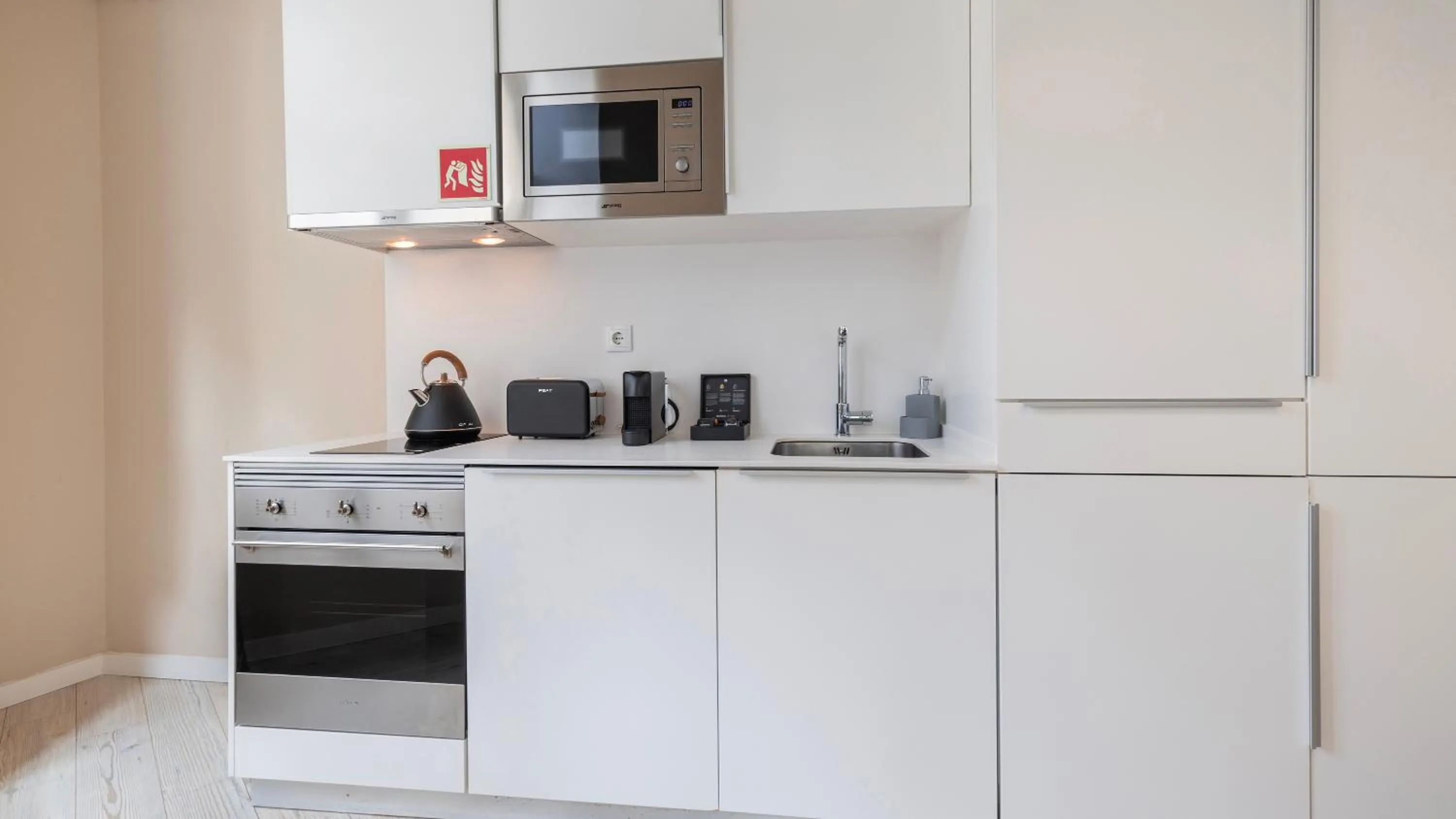 Kitchen or kitchenette in Carmo 43