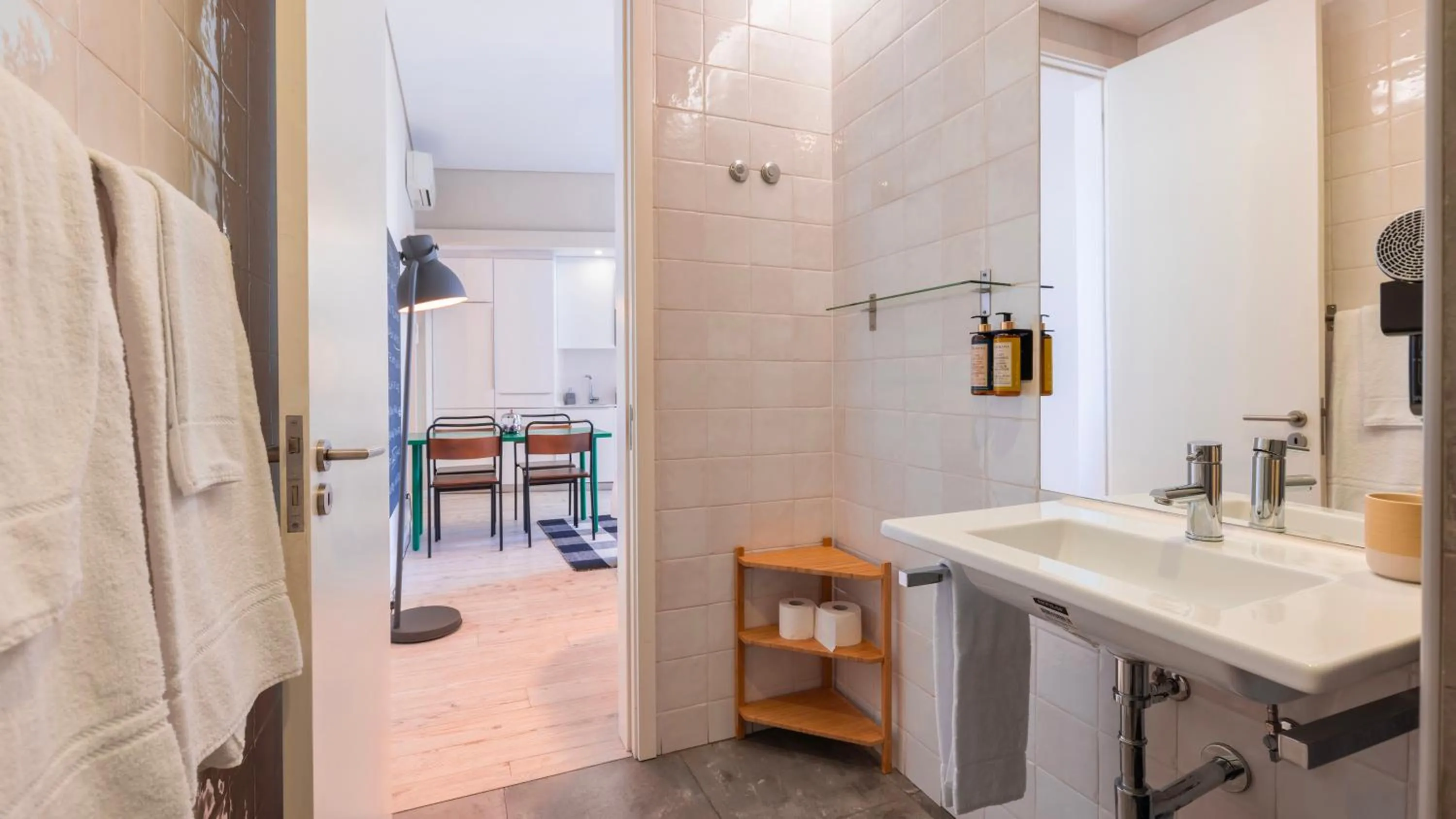 Bathroom in Carmo 43