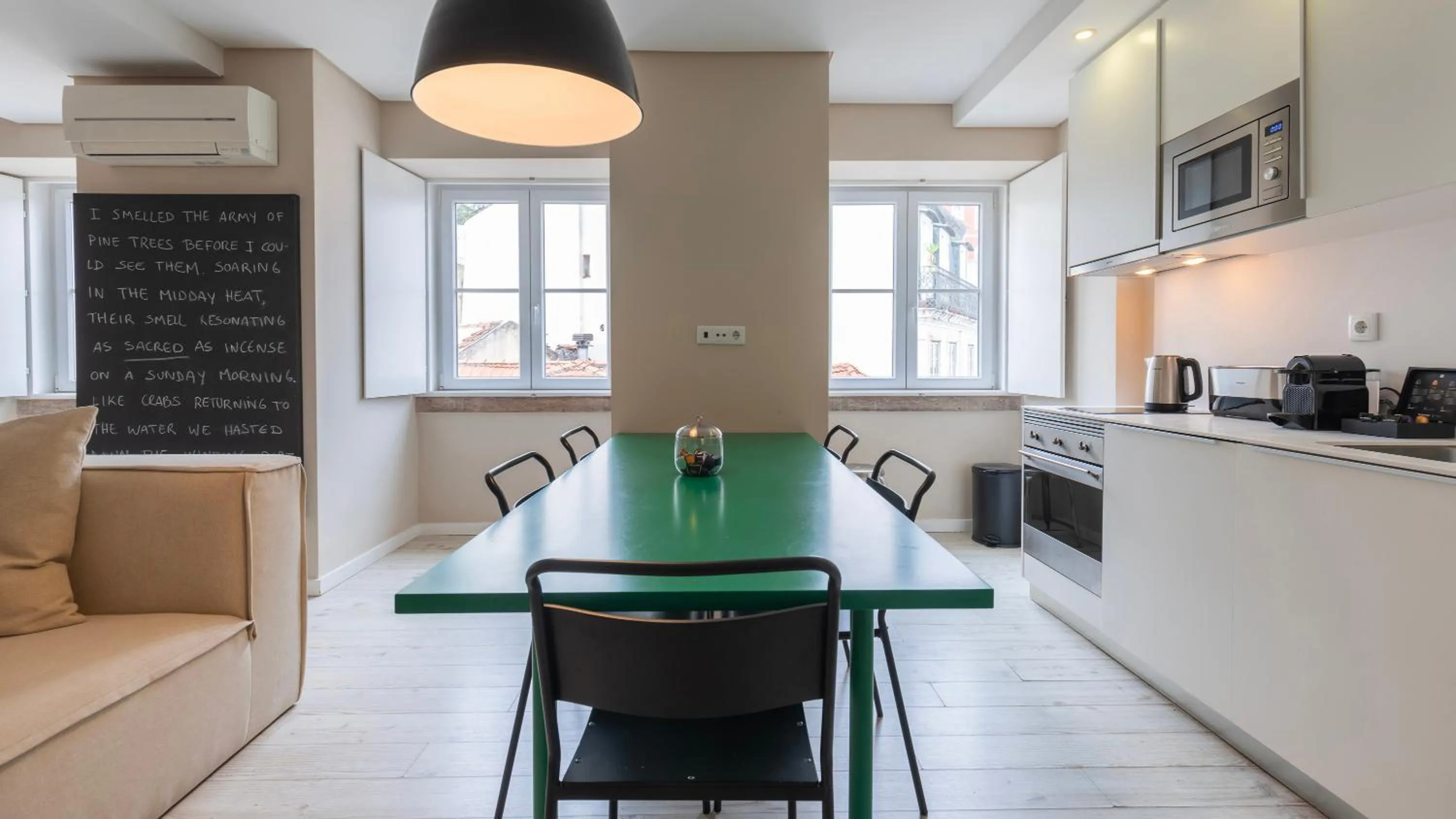 Dining area in Carmo 43