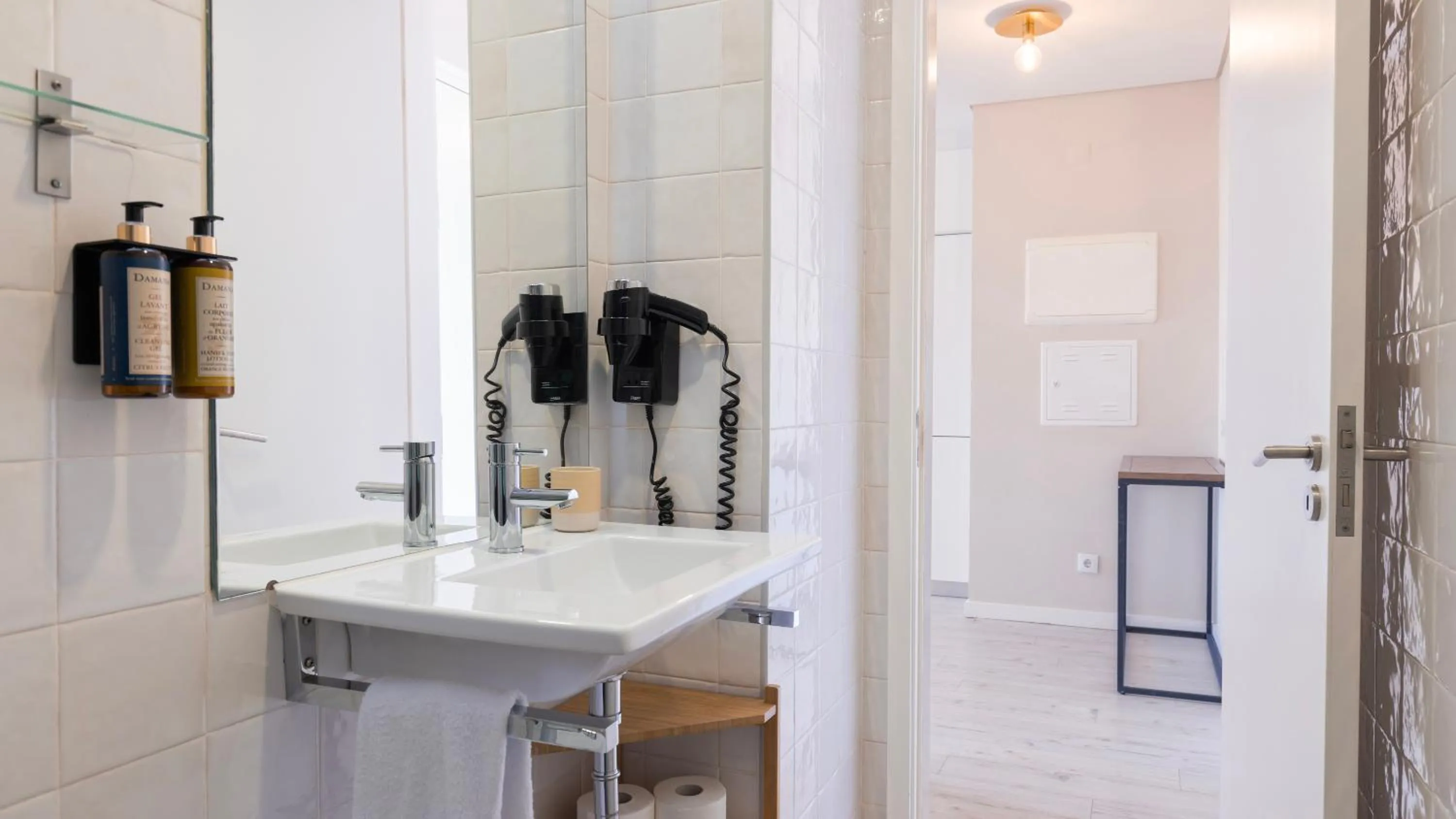 Bathroom in Carmo 43