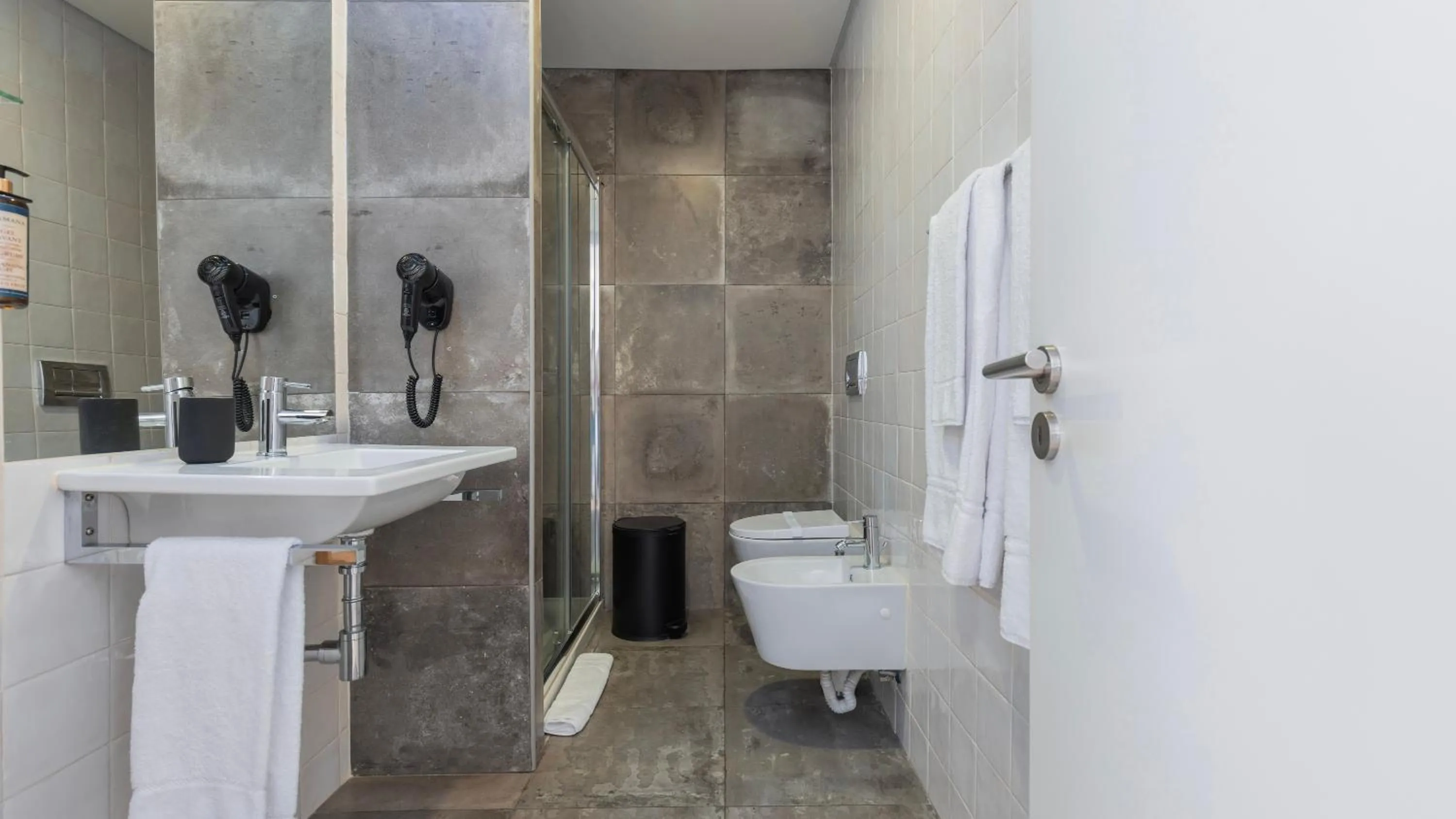 Bathroom in Carmo 43