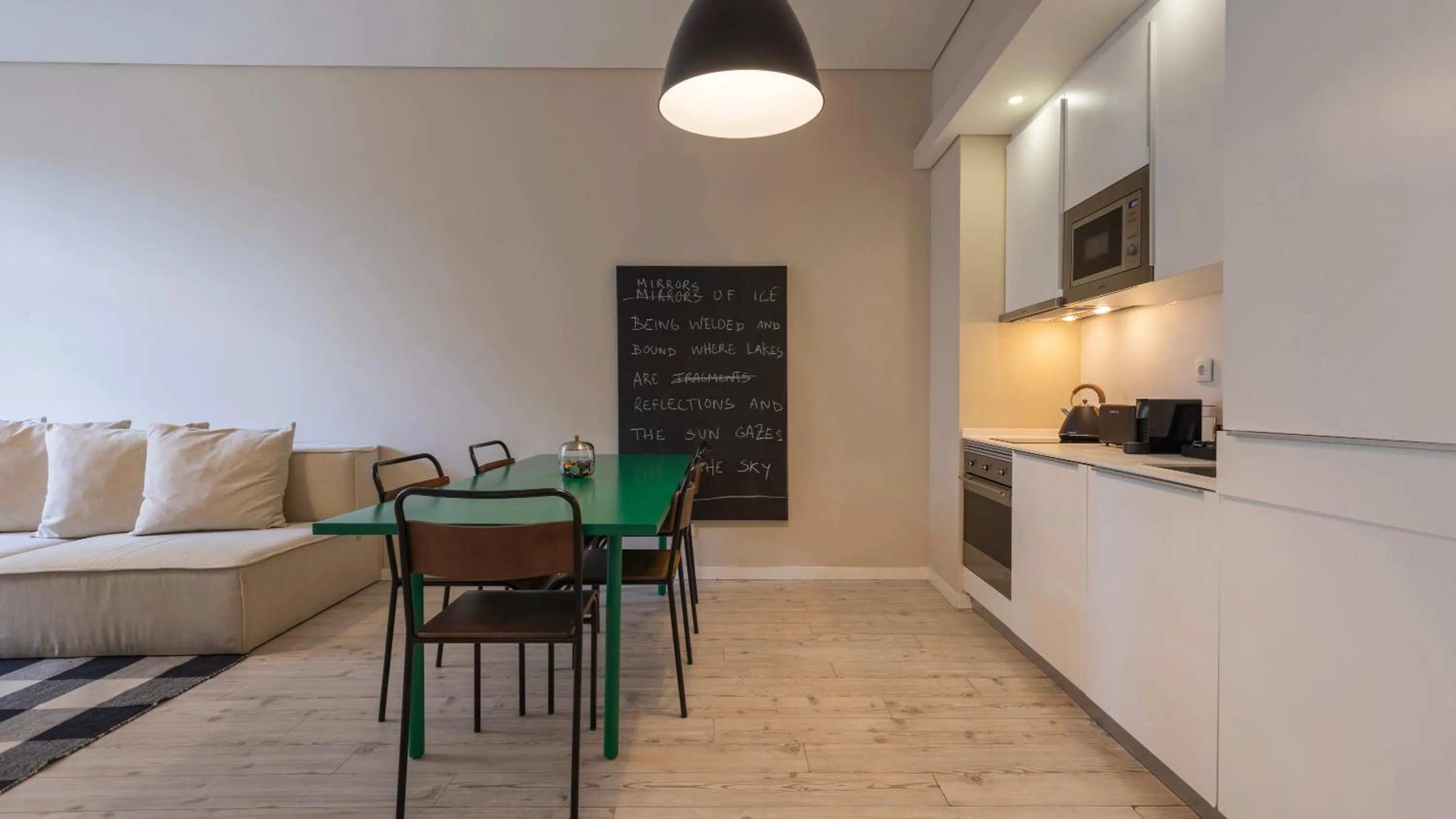 Kitchen or kitchenette in Carmo 43