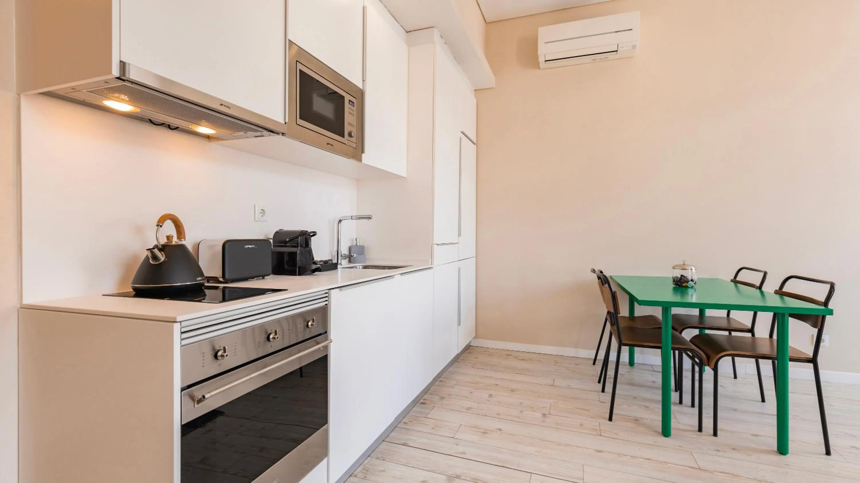 Kitchen or kitchenette in Carmo 43