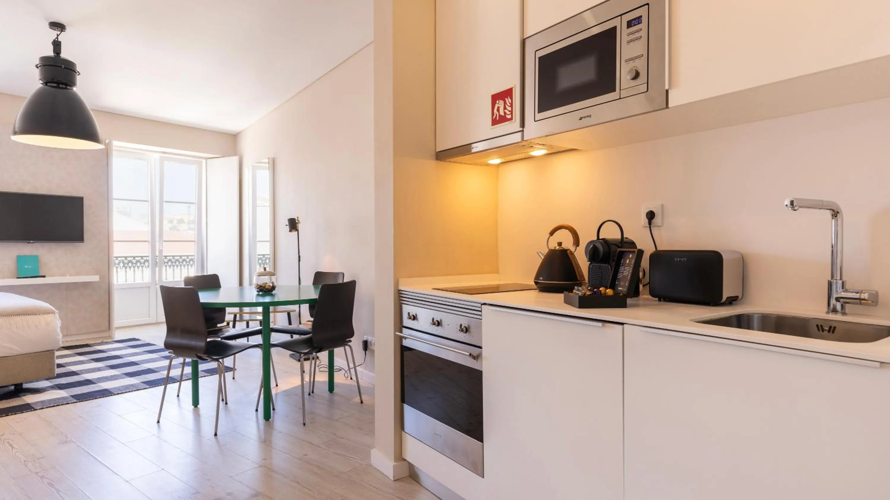 Kitchen or kitchenette in Carmo 43