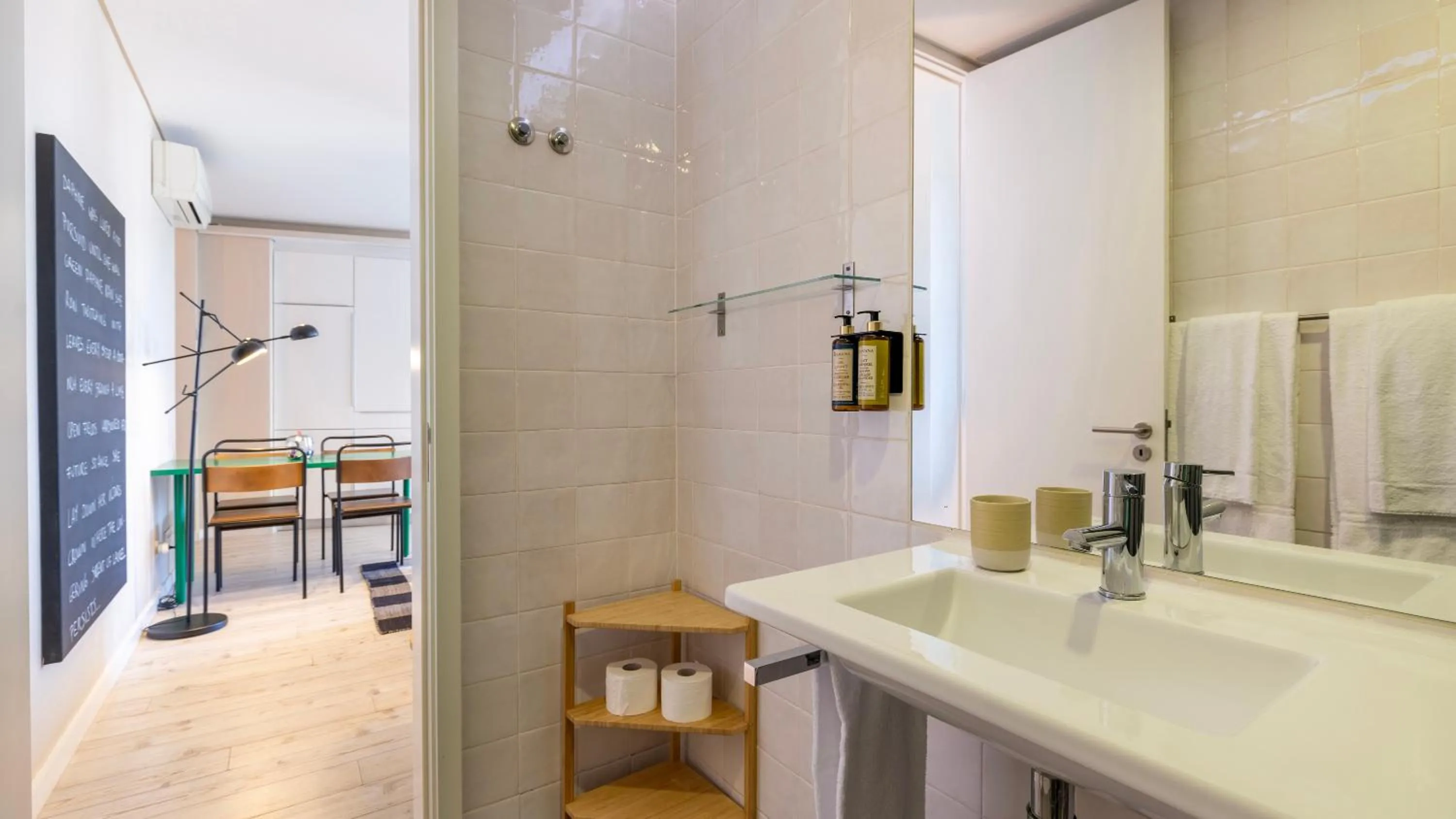 Bathroom in Carmo 43