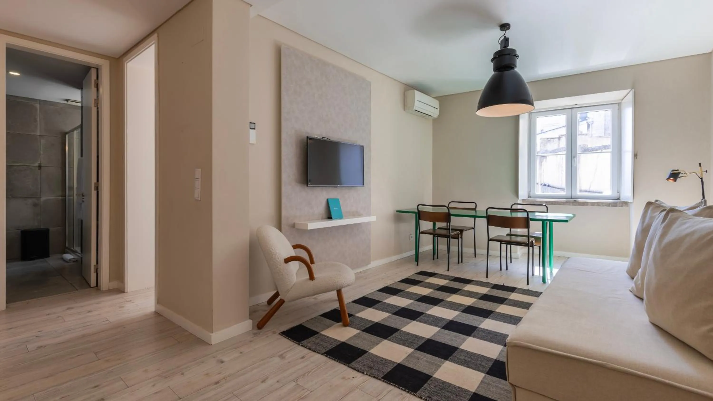 TV and multimedia in Carmo 43