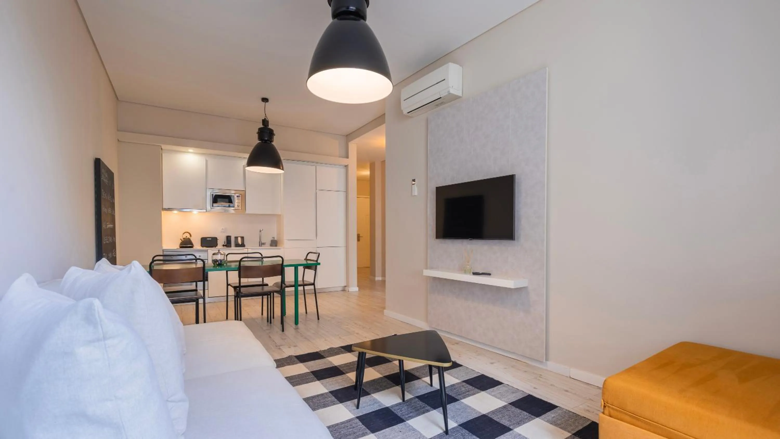 TV and multimedia in Carmo 43