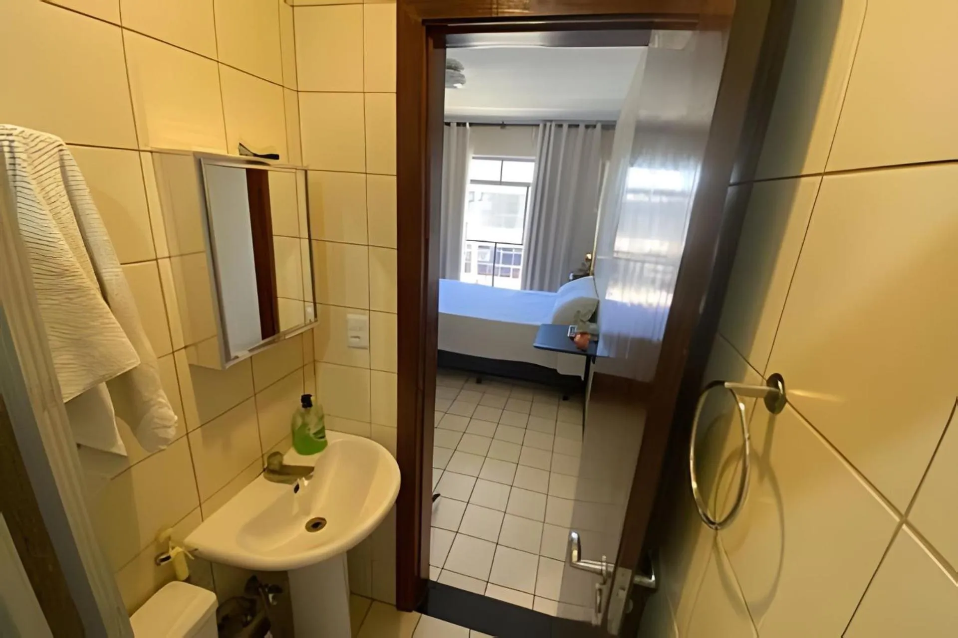 Bathroom, Bed in Apartamento Tecnológico na Asa Sul